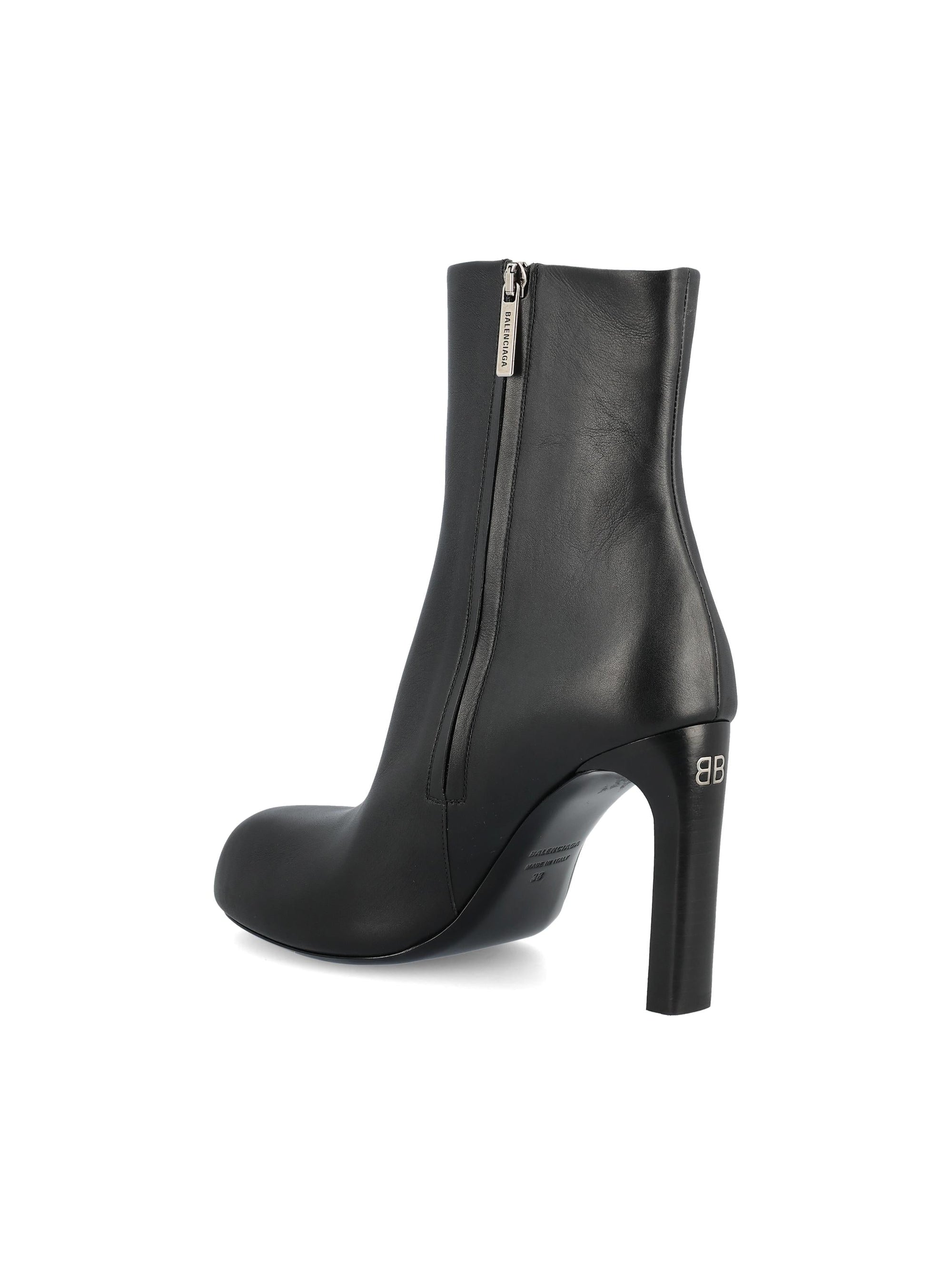 Оригінальна Fargo Ankle Boots In Leather Balenciaga – детальний вид