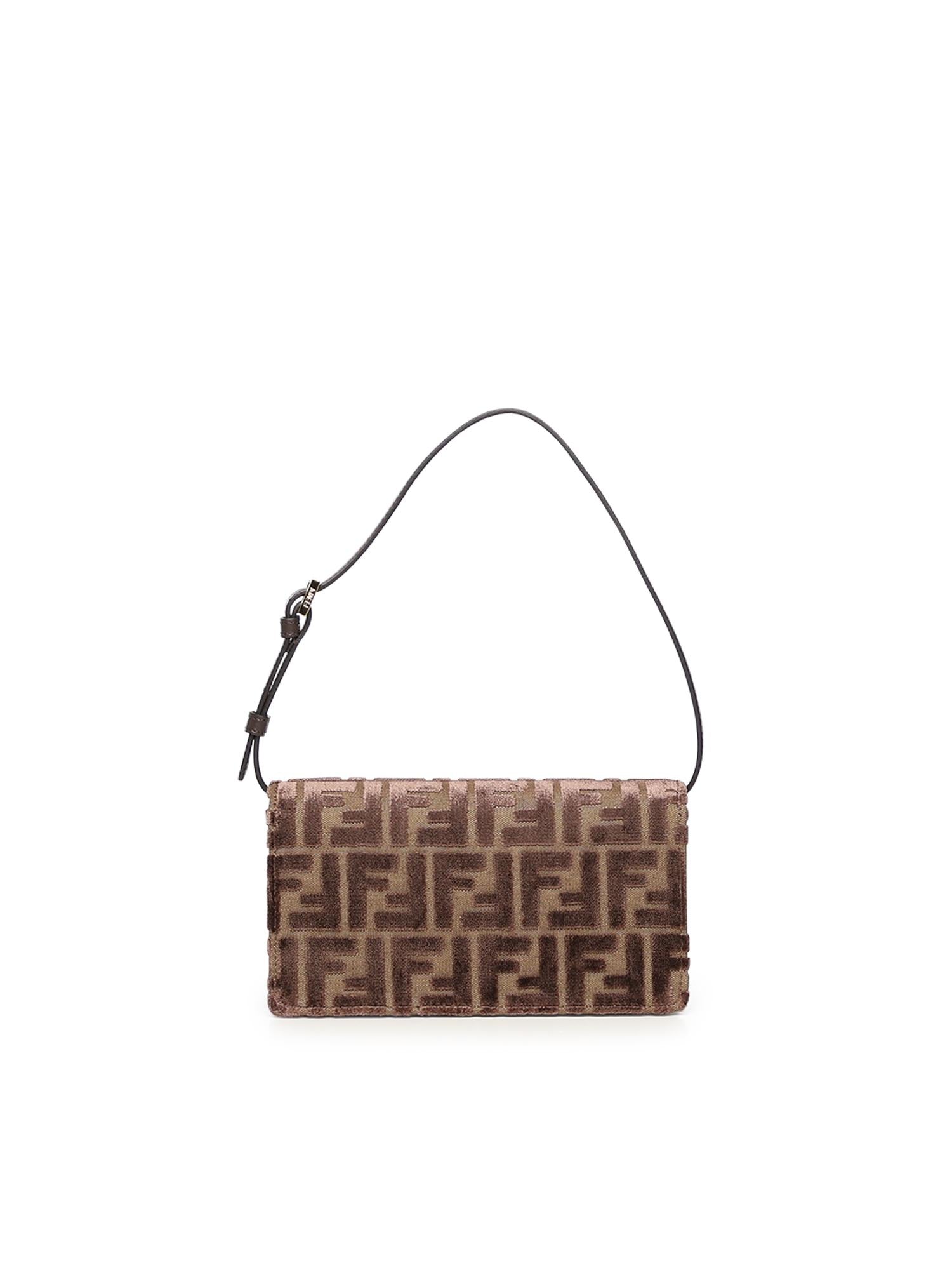 Оригінальна Portafoglio Con Catena Baguette Fendi – детальний вид