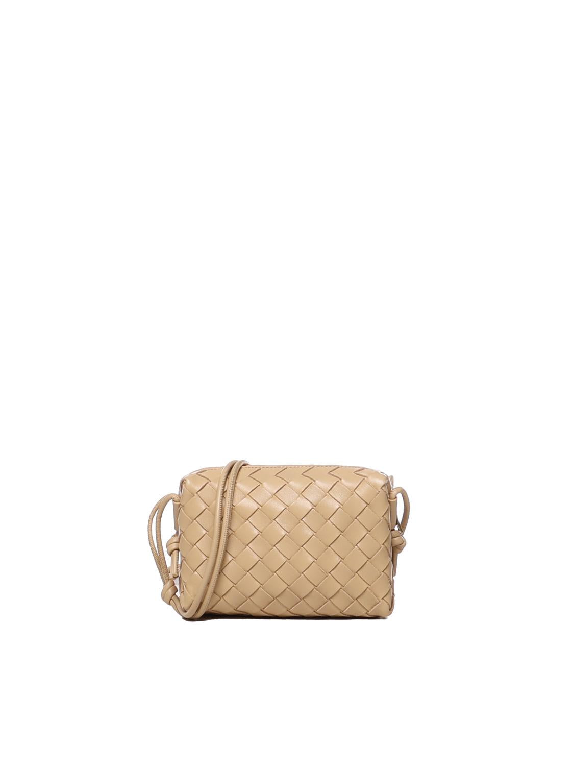 Оригінальна Mini Loop Camera Bag Bottega veneta – боковий вид
