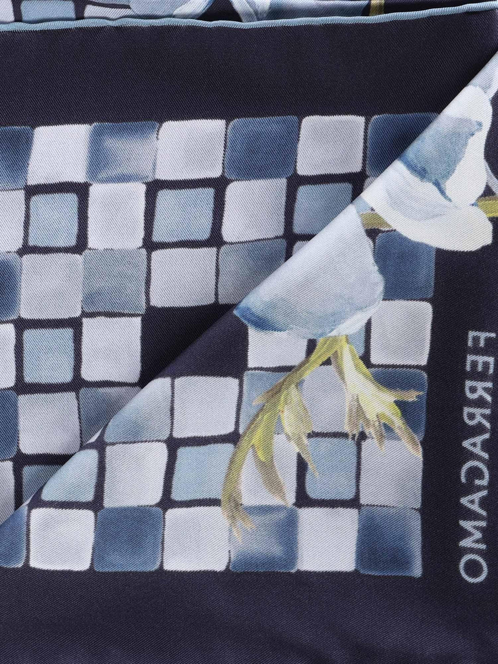 Foulard In Seta Con Stampa Salvatore ferragamo – Гарантія оригінальності – вид ззаду
