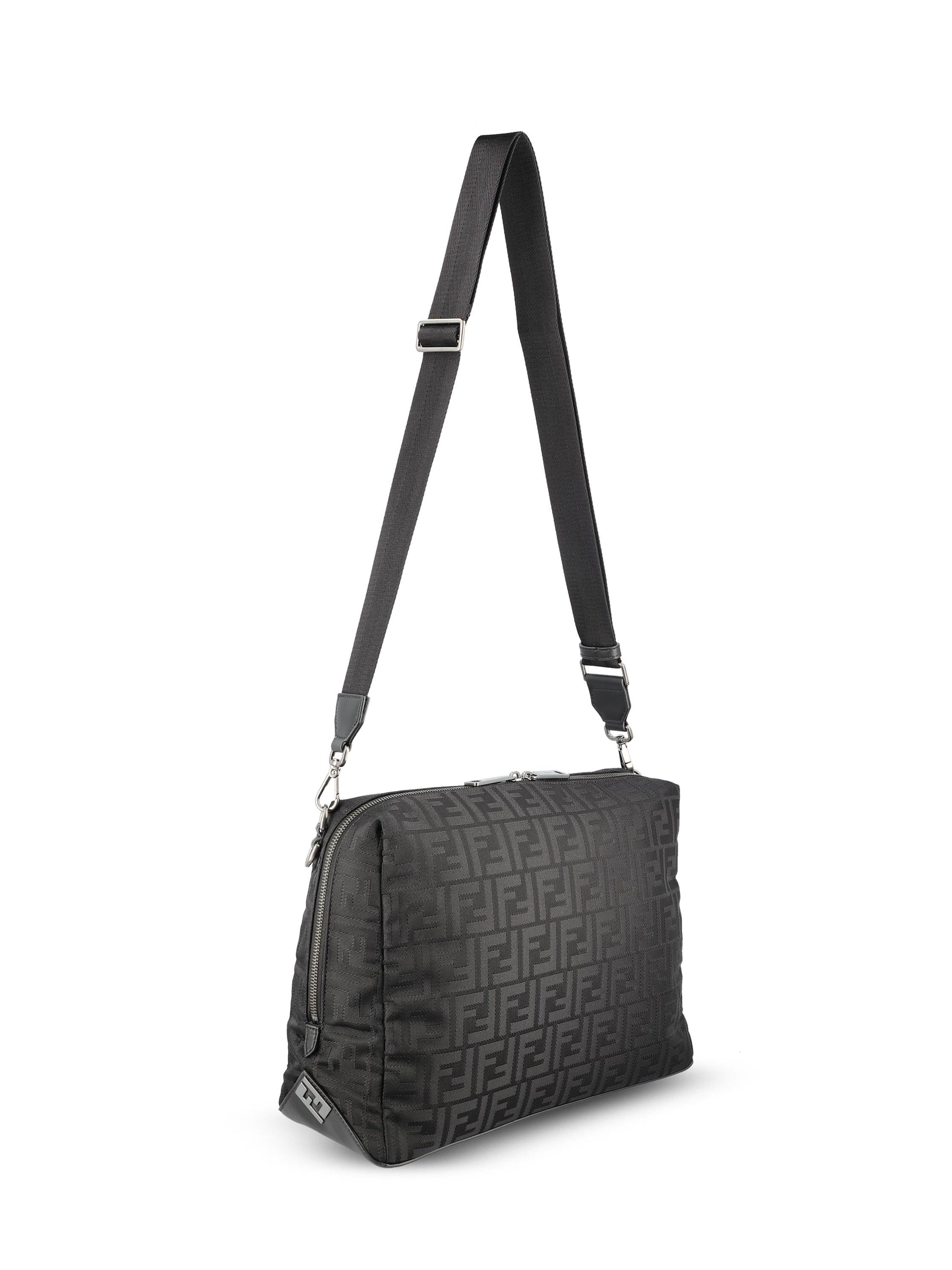 Lui Large Bag Fendi – Гарантія оригінальності – детальний вид
