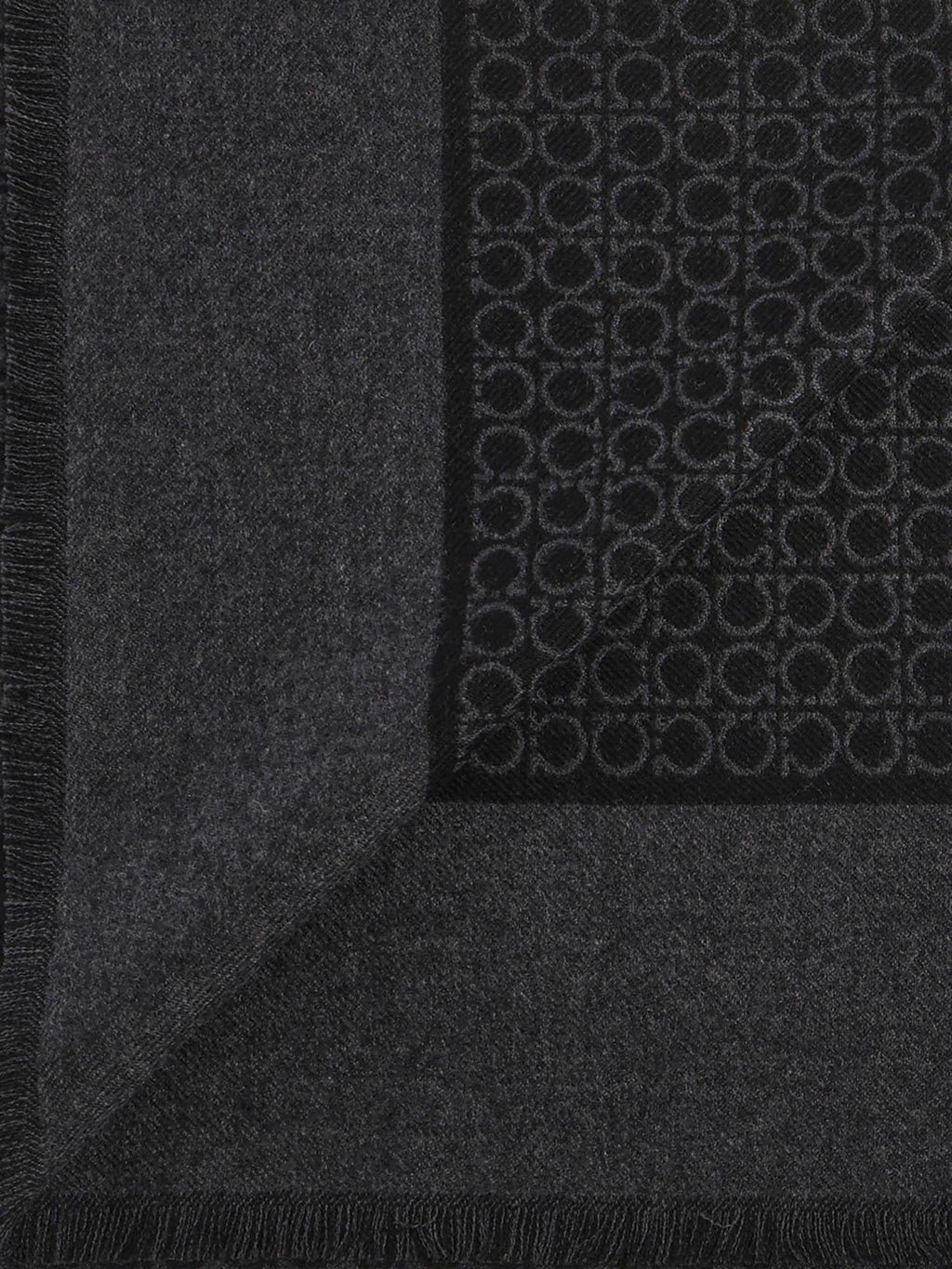 Оригінальна Sciarpa Gancini In Cashmere Salvatore ferragamo – вид ззаду