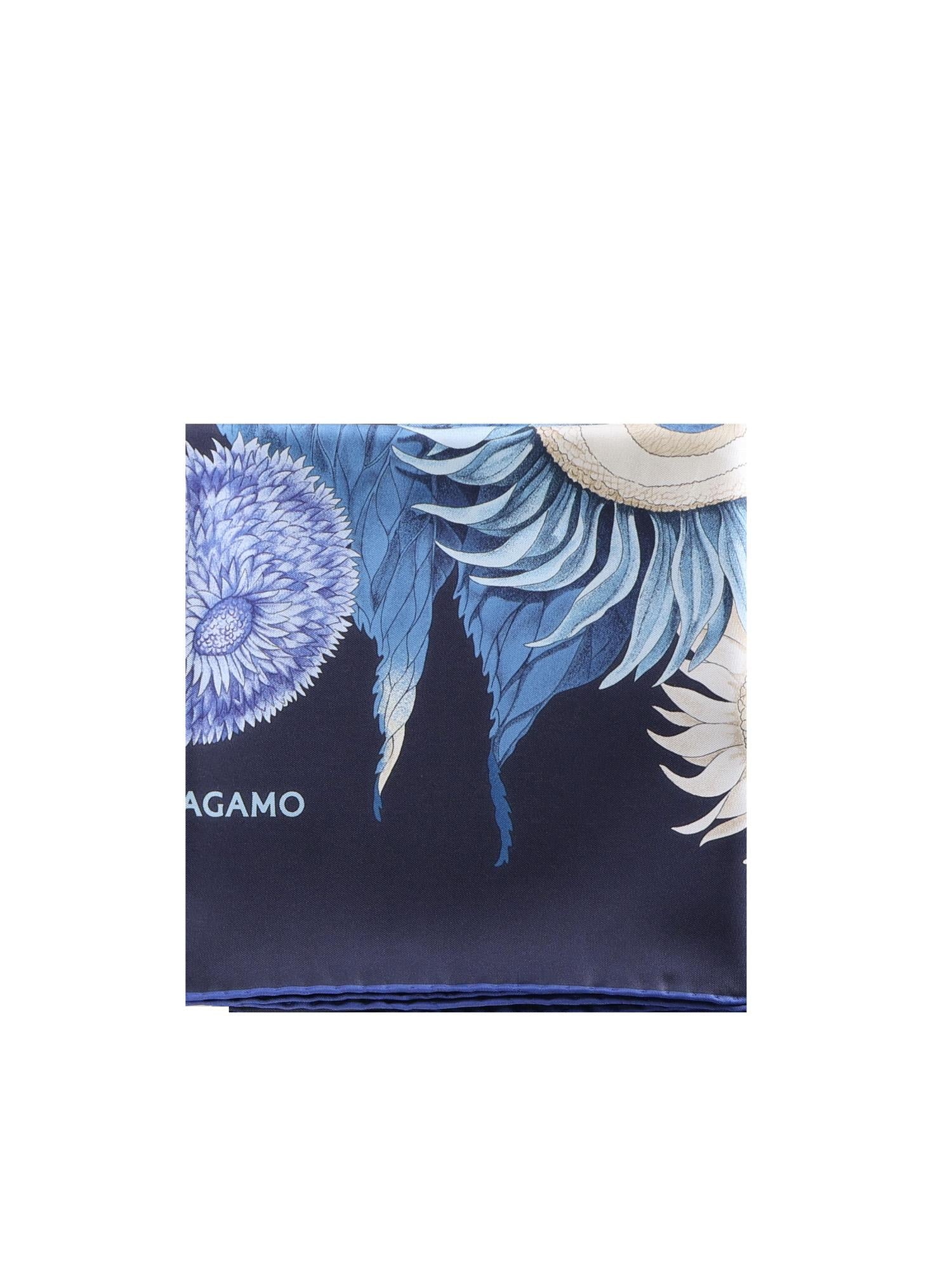 Foulard In Seta Con Stampa Salvatore ferragamo – Гарантія оригінальності – боковий вид