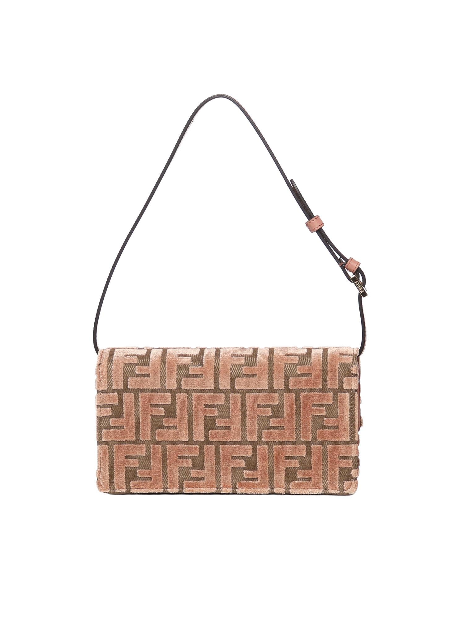 Оригінальна Portafoglio Con Catena Baguette Fendi – детальний вид