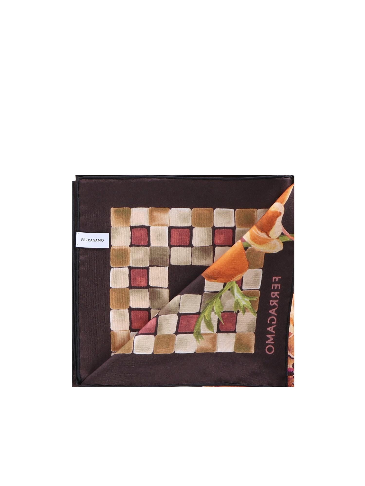 Foulard In Seta Con Stampa Salvatore ferragamo – Гарантія оригінальності – детальний вид