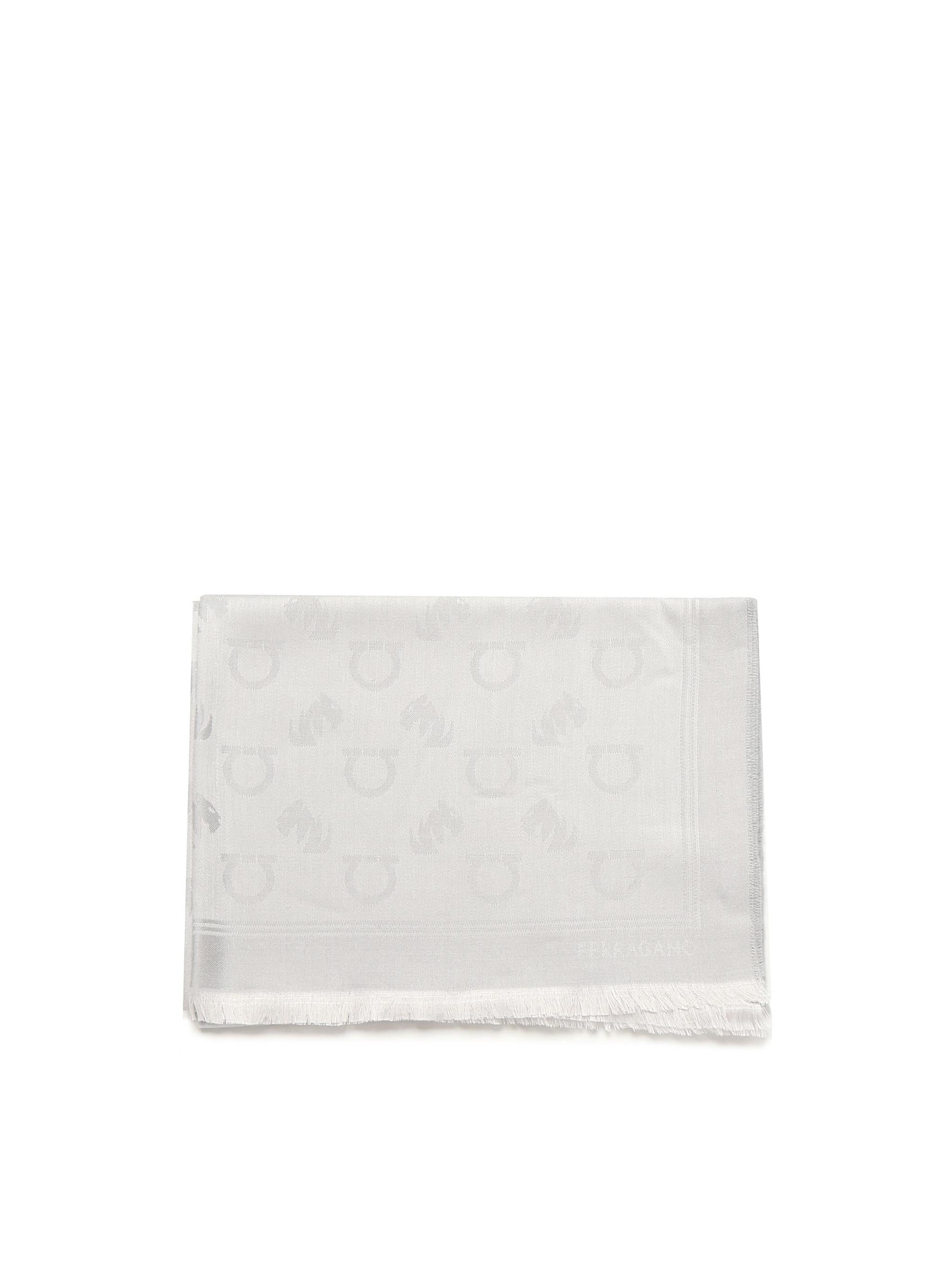 Оригінальна Stola Jacquard Gancini Monogram Salvatore ferragamo – боковий вид
