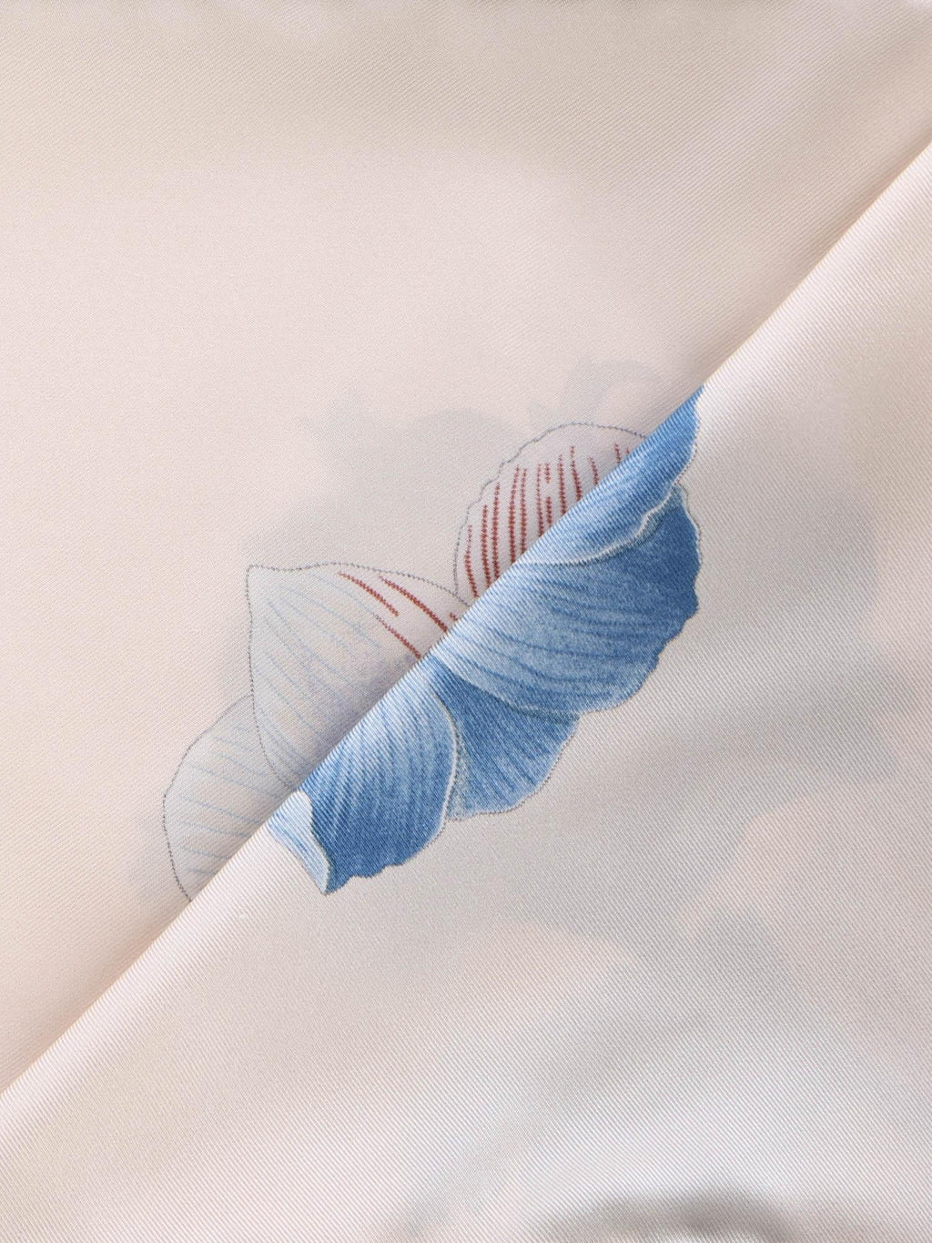 Оригінальна Foulard In Seta Stampa Anemone Salvatore ferragamo – вид ззаду