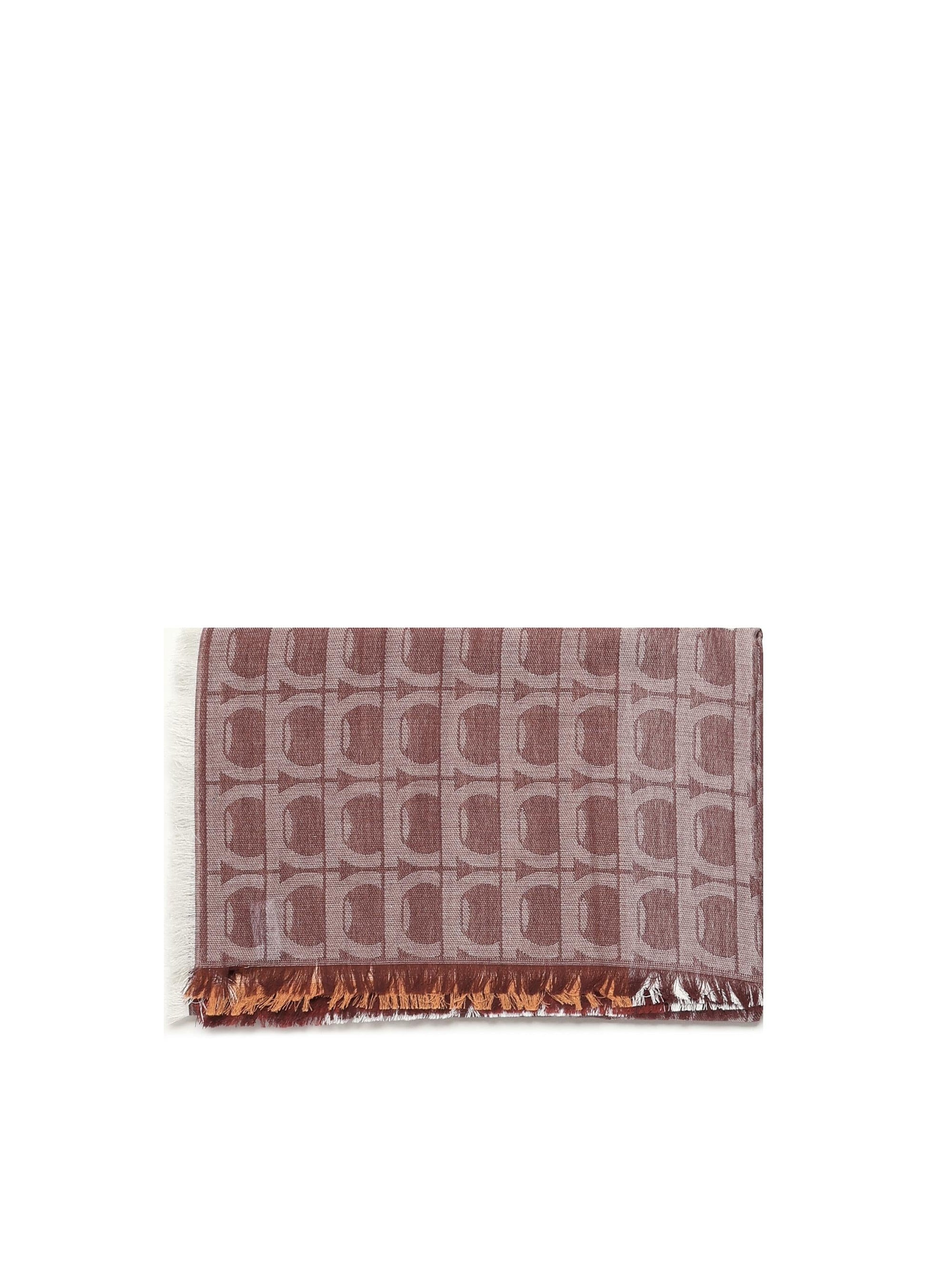 Оригінальна Stola Jacquard Gancini Monogram Salvatore ferragamo – боковий вид