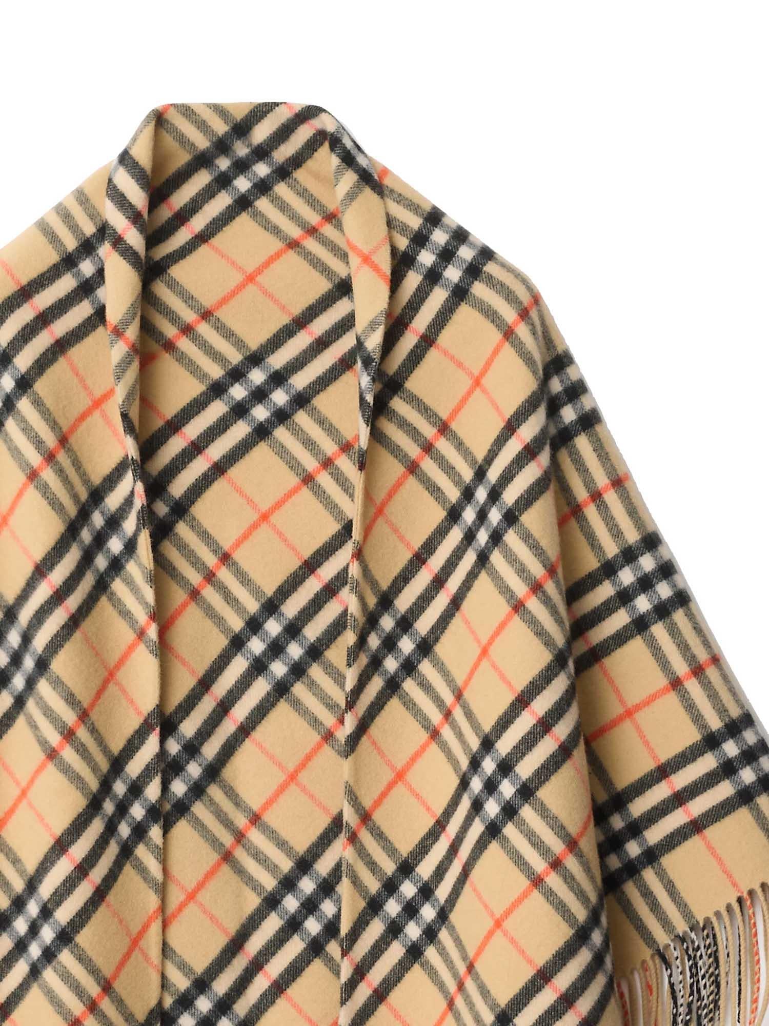 Burberry Outerwear оригінал | Швидка доставка Україна – вид ззаду