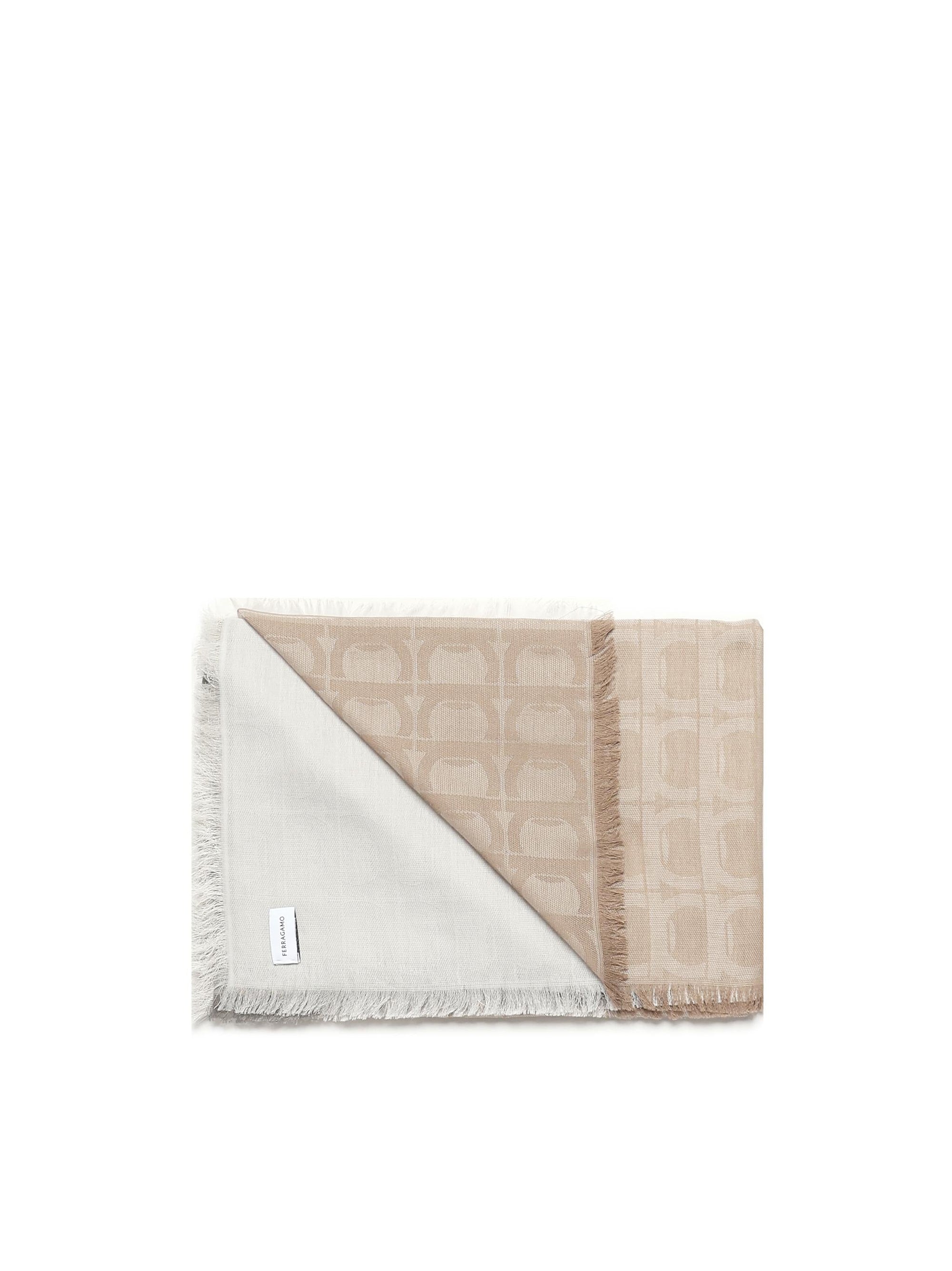 Оригінальна Stola Jacquard Gancini Monogram Salvatore ferragamo – детальний вид