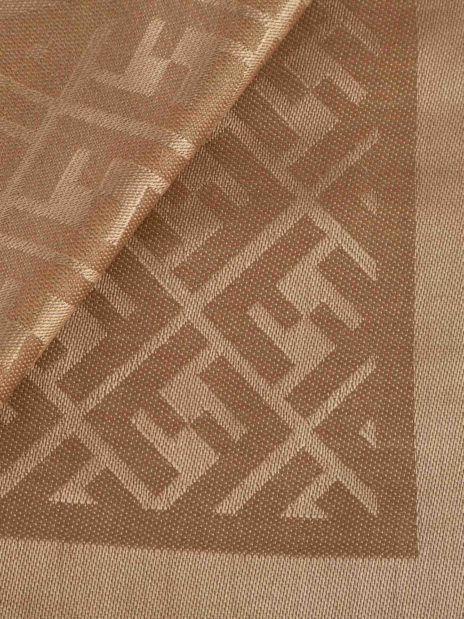 Scialle Ff Jacquard Fendi – Гарантія оригінальності – вид ззаду