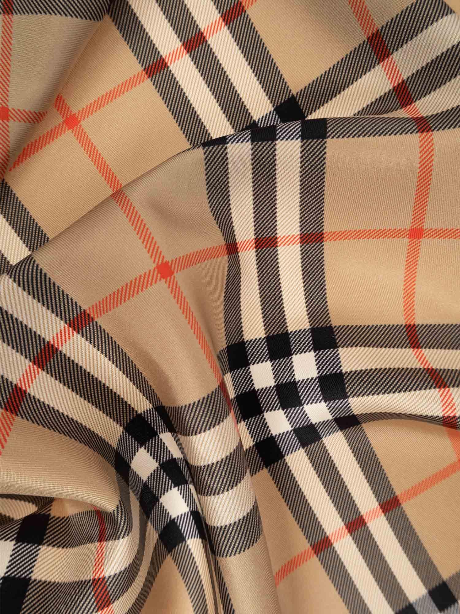 Burberry Accessories оригінал | Швидка доставка Україна – вид ззаду