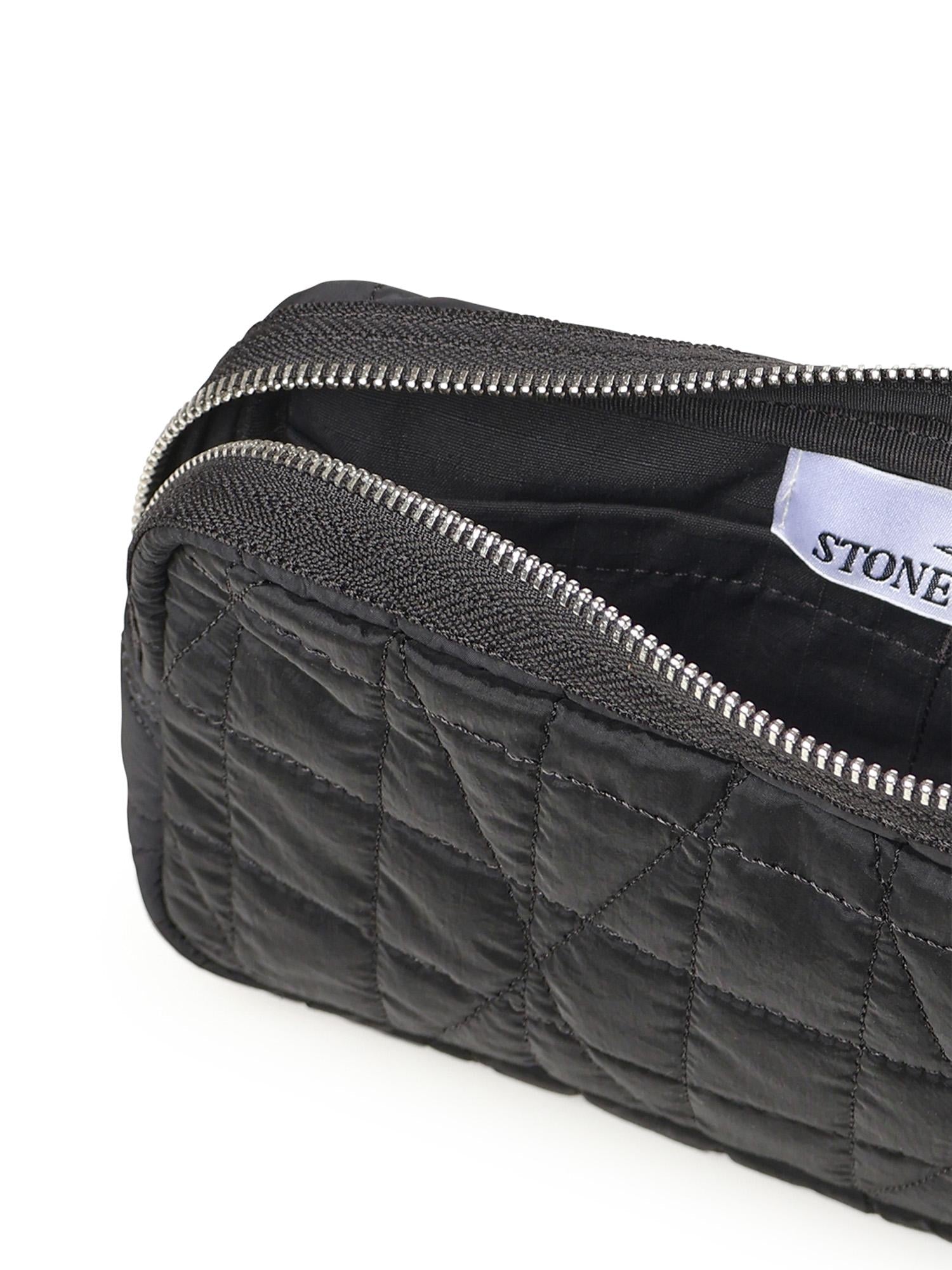 Pochette In Nylon Metal Con Logo Stone island оригінал – Купити в Україні – збільшений вид