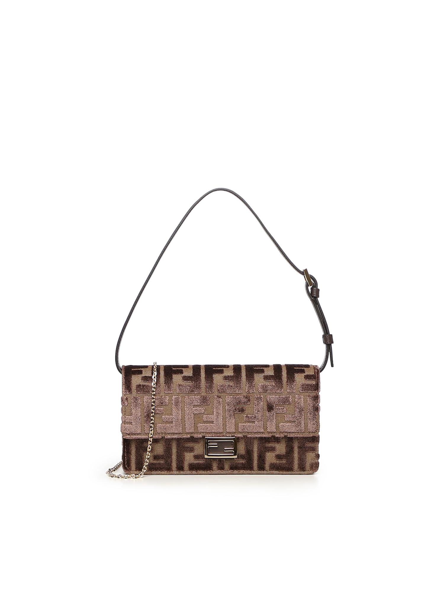 Оригінальна Portafoglio Con Catena Baguette Fendi – боковий вид