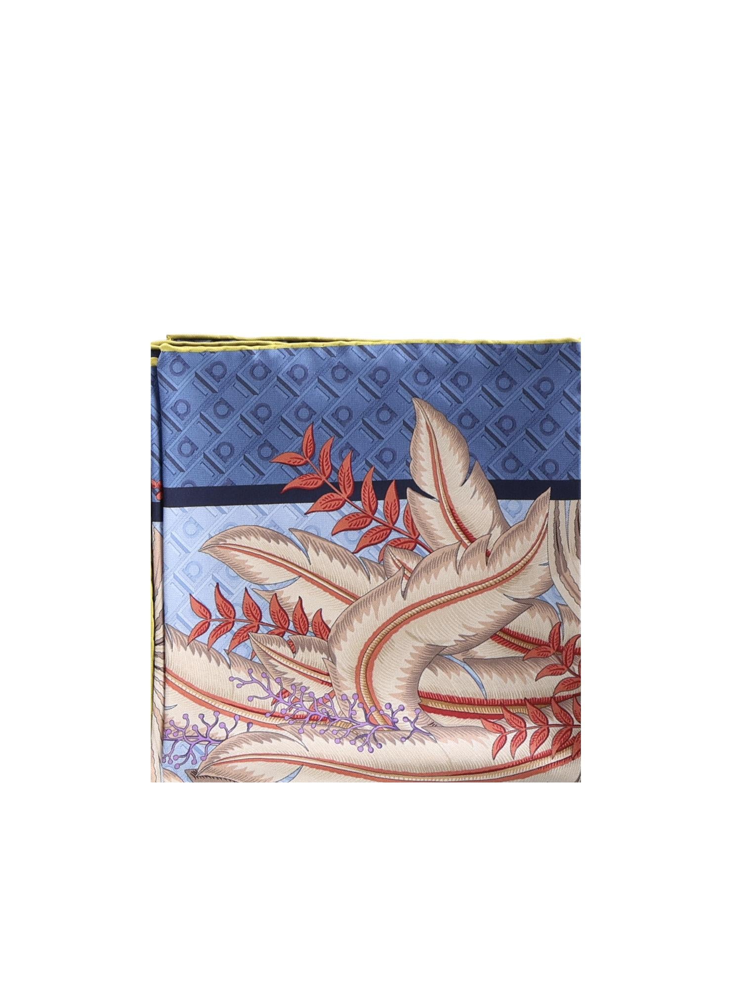 Foulard In Seta Con Stampa Salvatore ferragamo – Гарантія оригінальності – боковий вид