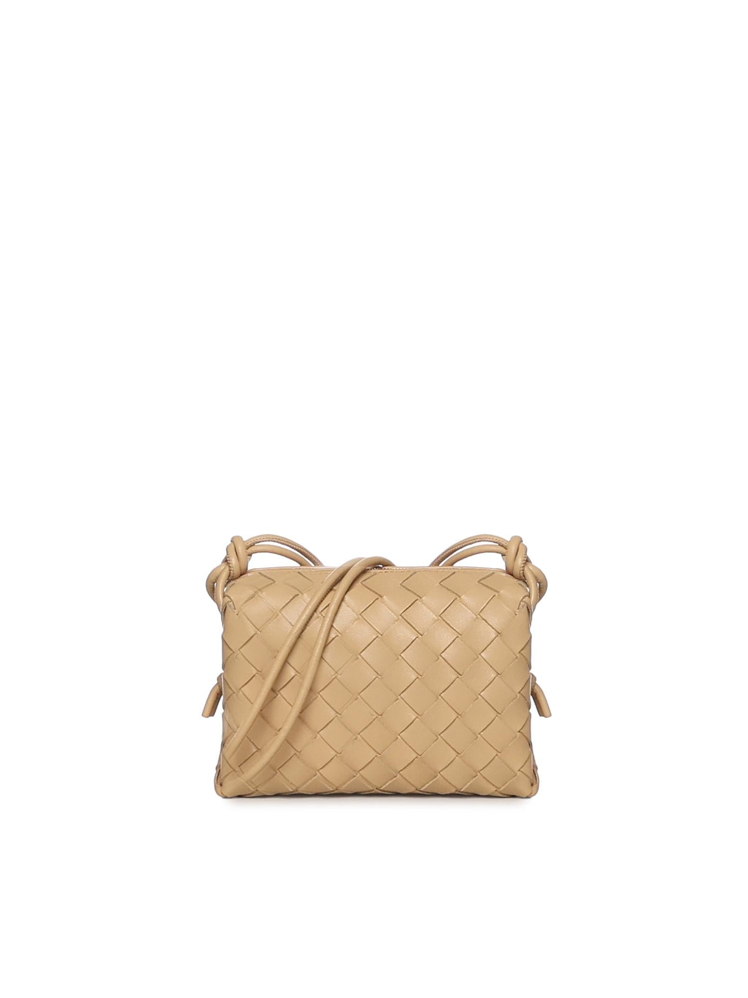 Оригінальна Mini Loop Camera Bag Bottega veneta – боковий вид