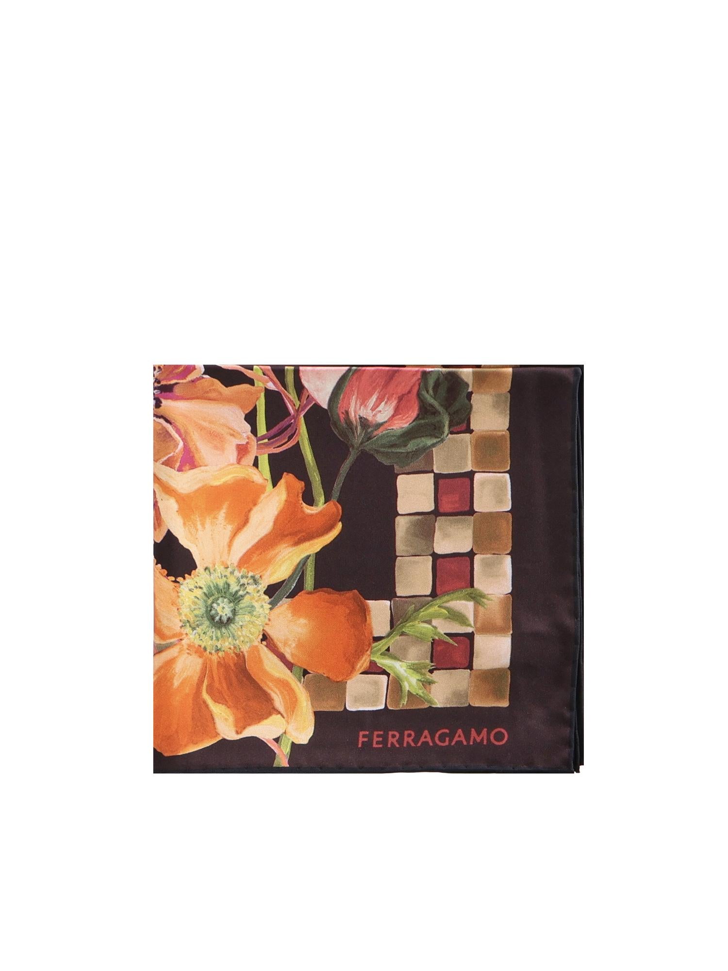Foulard In Seta Con Stampa Salvatore ferragamo – Гарантія оригінальності – боковий вид