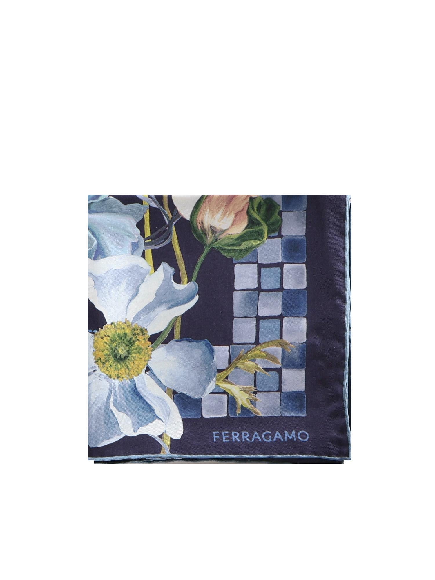 Foulard In Seta Con Stampa Salvatore ferragamo – Гарантія оригінальності – боковий вид