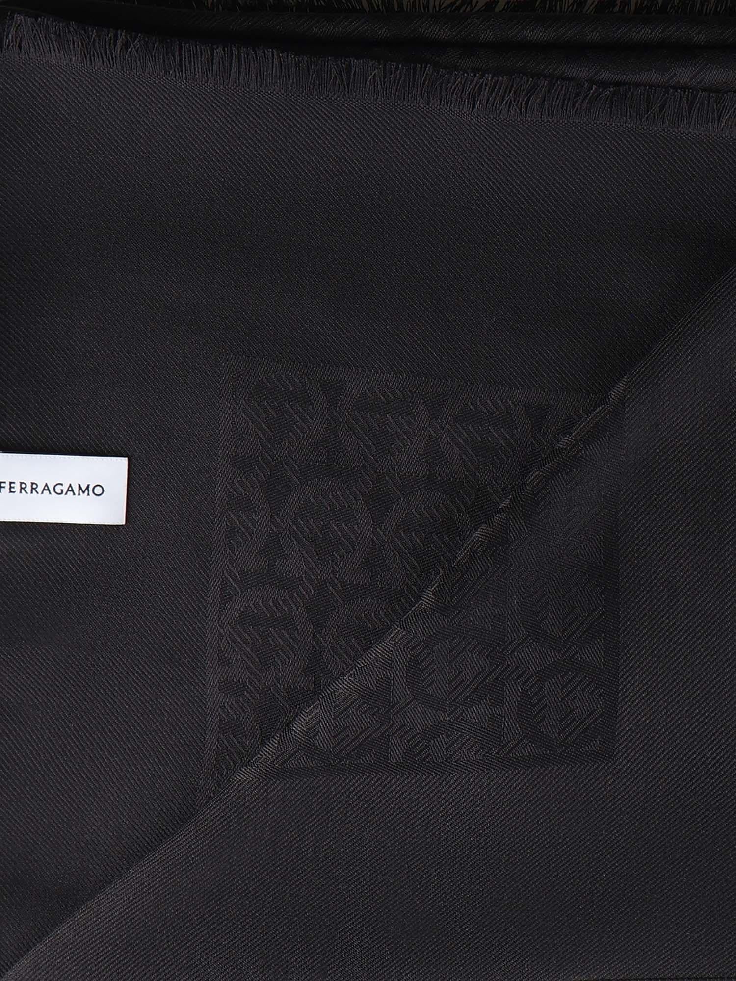 Оригінальна Stola Gancini Salvatore ferragamo – вид ззаду