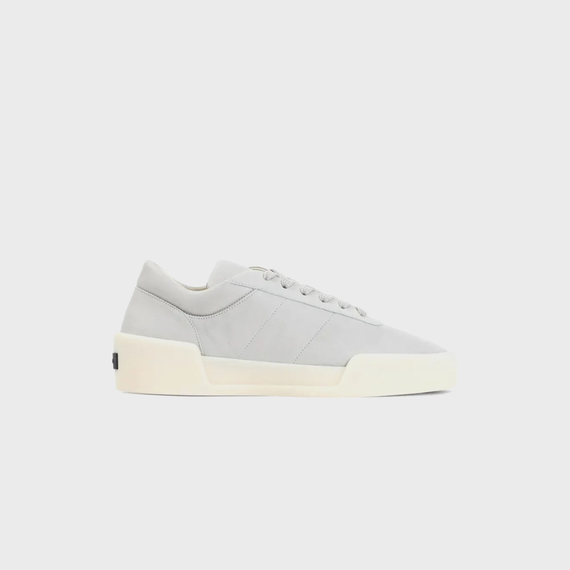 Оригінальна 101 Sneaker Light Grey Fear of god – боковий вид