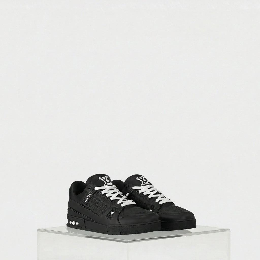 Оригінальна Black LV Trainer Sneaker Monogram Calf Leather Louis vuitton – боковий вид