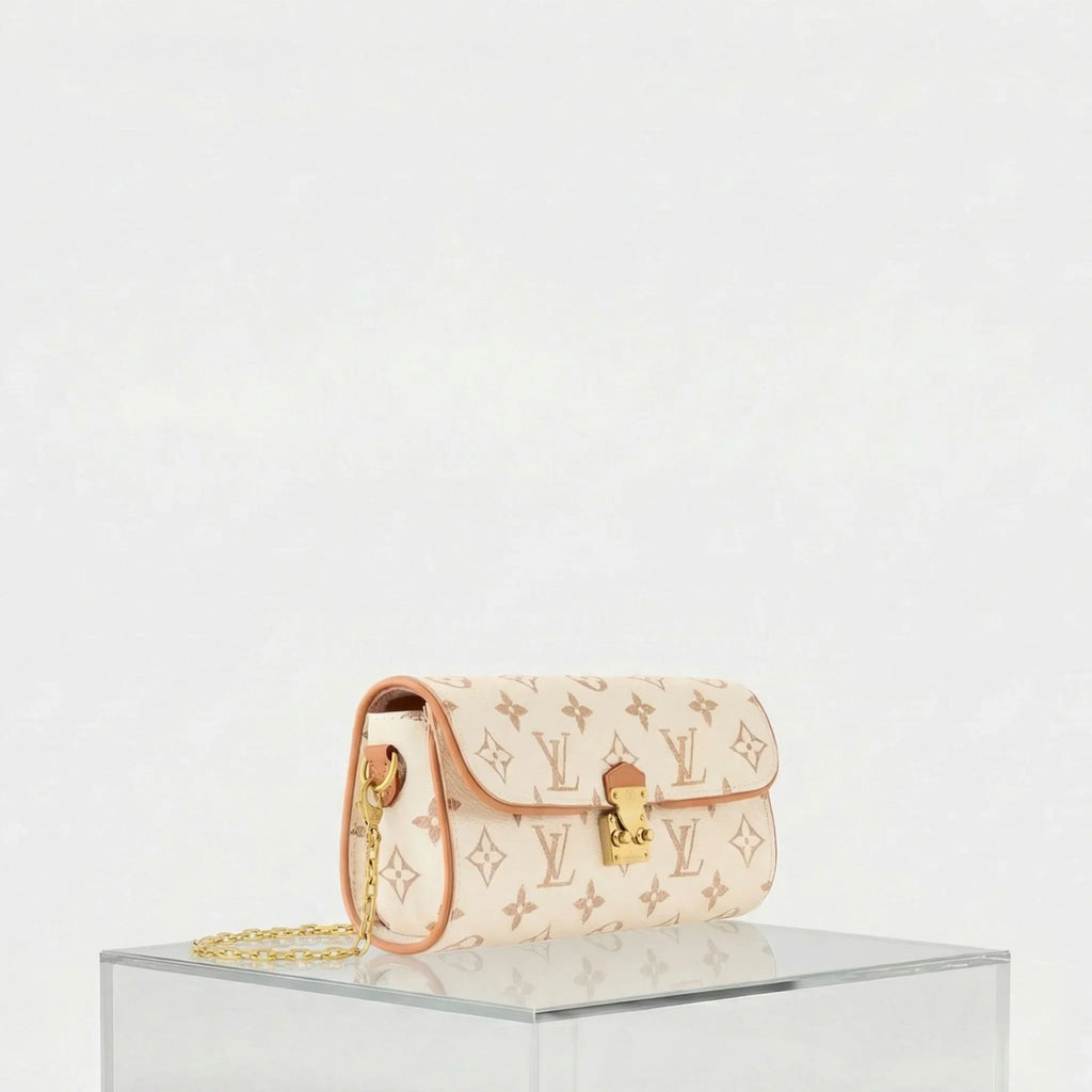 Camille Pouch Louis vuitton – Гарантія оригінальності – вид ззаду