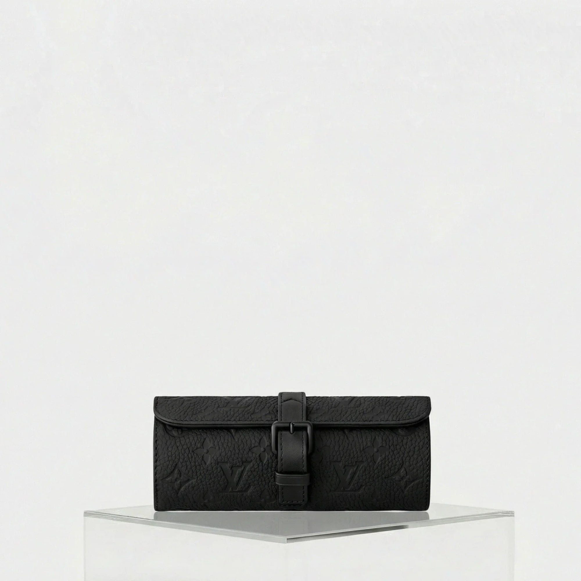 Etui 3 Montres Monogram-Embossed Taurillon Leather Louis vuitton – Гарантія оригінальності – боковий вид