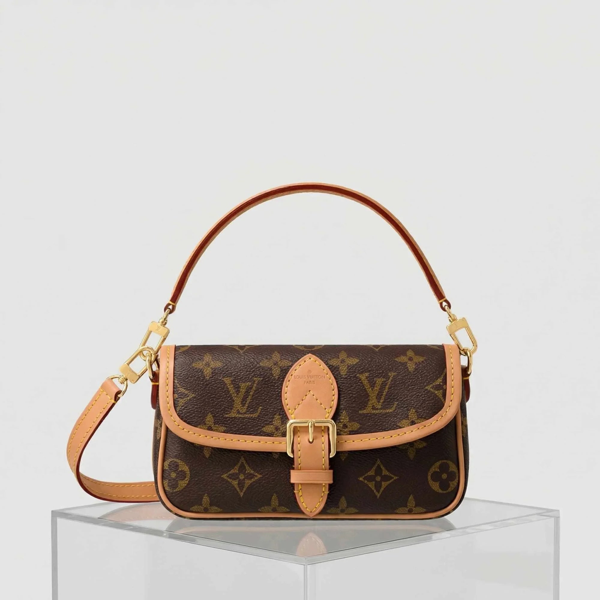 Nano Diane Handbag Monogram Canvas Louis vuitton – Гарантія оригінальності – боковий вид