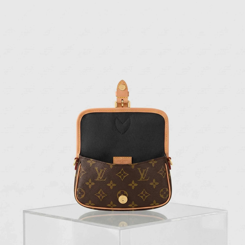 Nano Diane Handbag Monogram Canvas Louis vuitton – Гарантія оригінальності – вид ззаду
