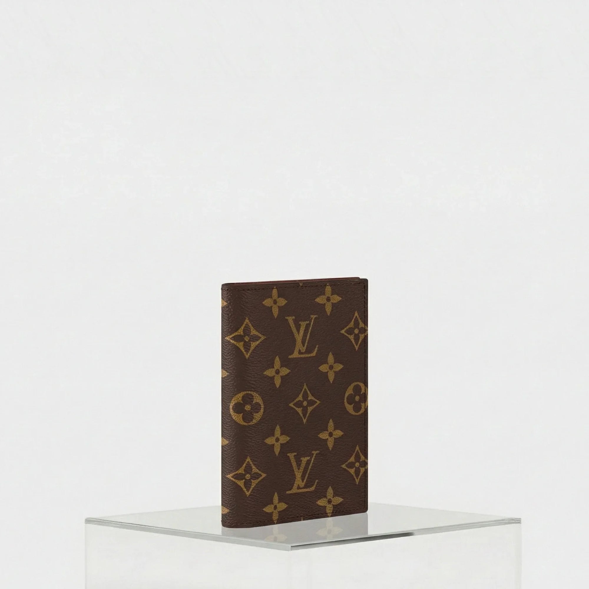 Passport Cover Monogram Canvas Louis vuitton оригінал – Купити в Україні – вид ззаду