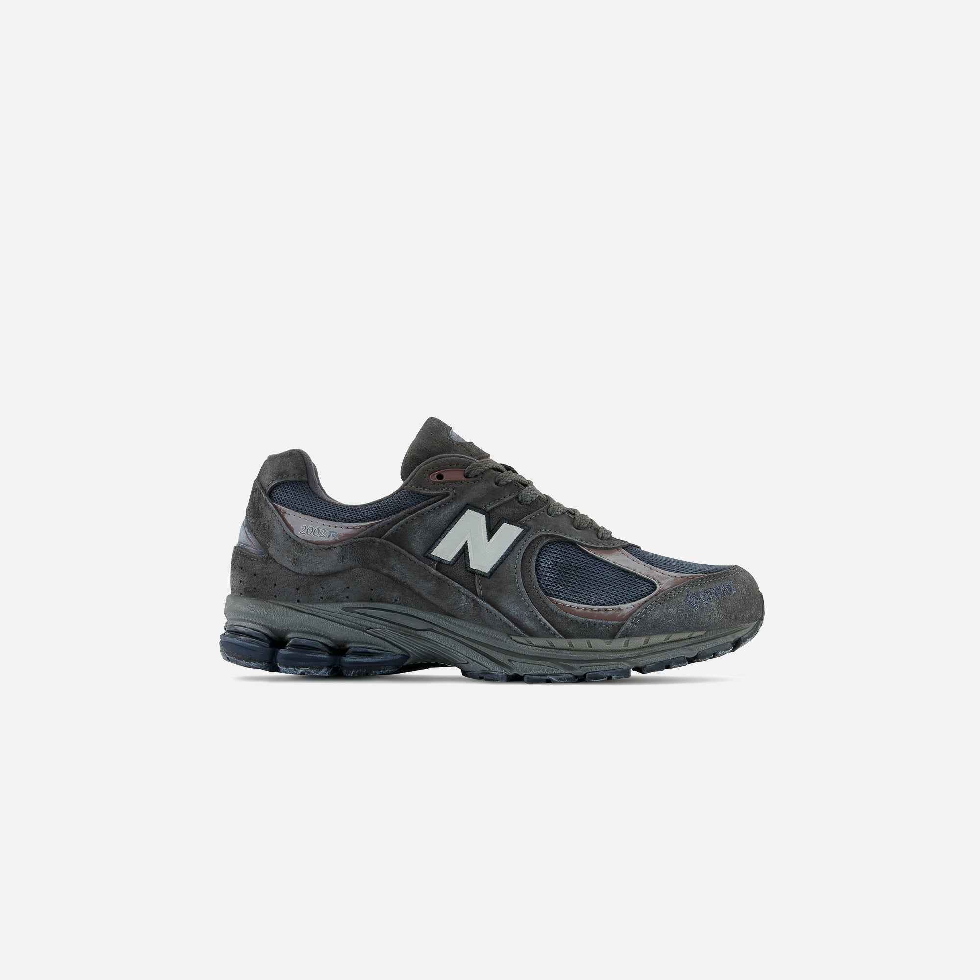 2002r Magnet Black Brown New balance – Гарантія оригінальності – боковий вид