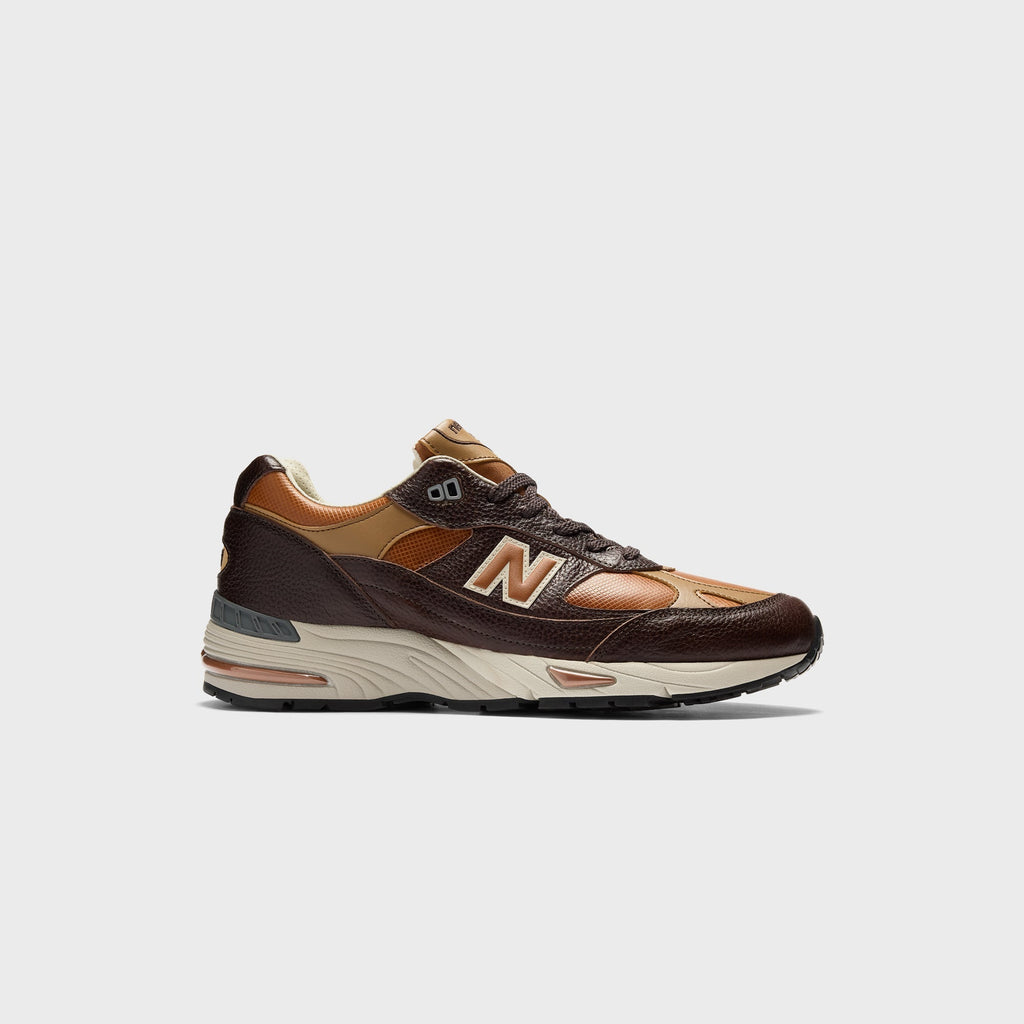 Оригінальна Made In Uk M991v1 Chocolate Plum New balance – боковий вид