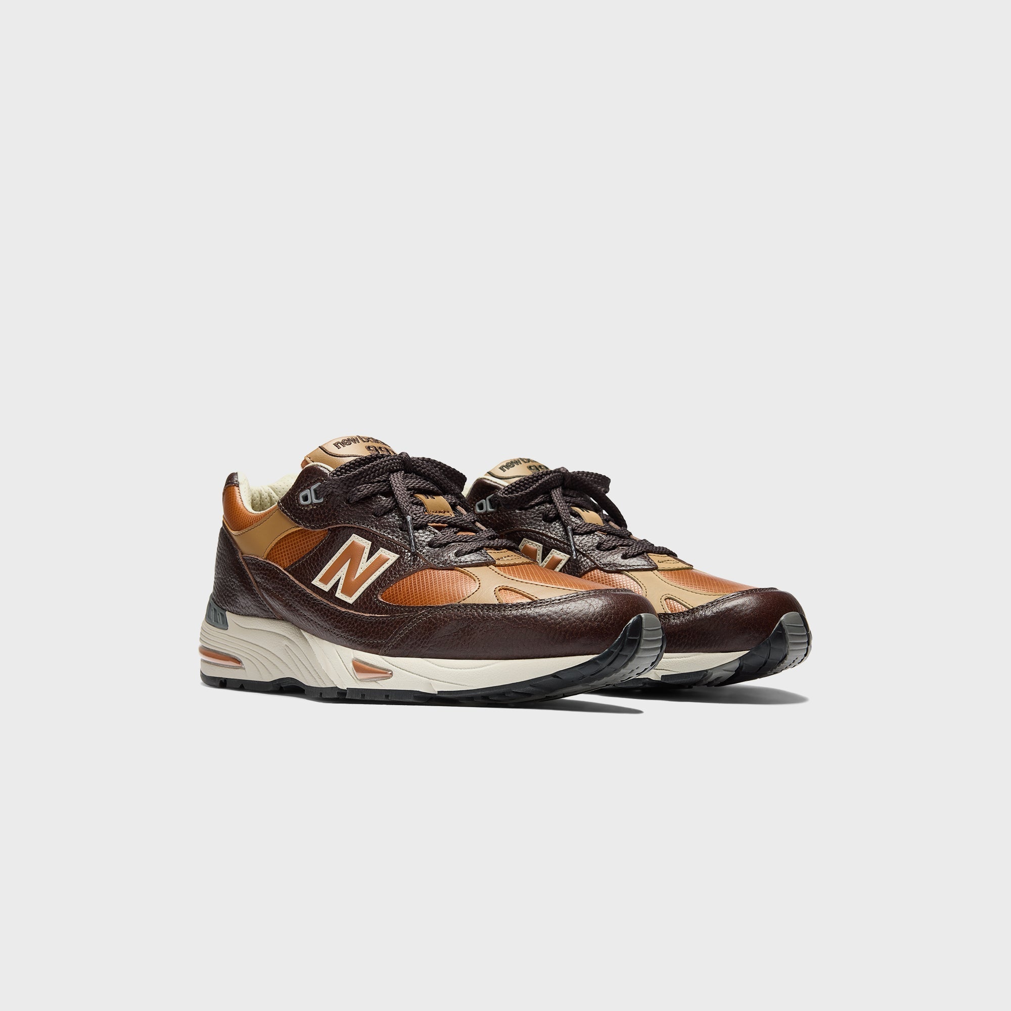 Оригінальна Made In Uk M991v1 Chocolate Plum New balance – вид ззаду