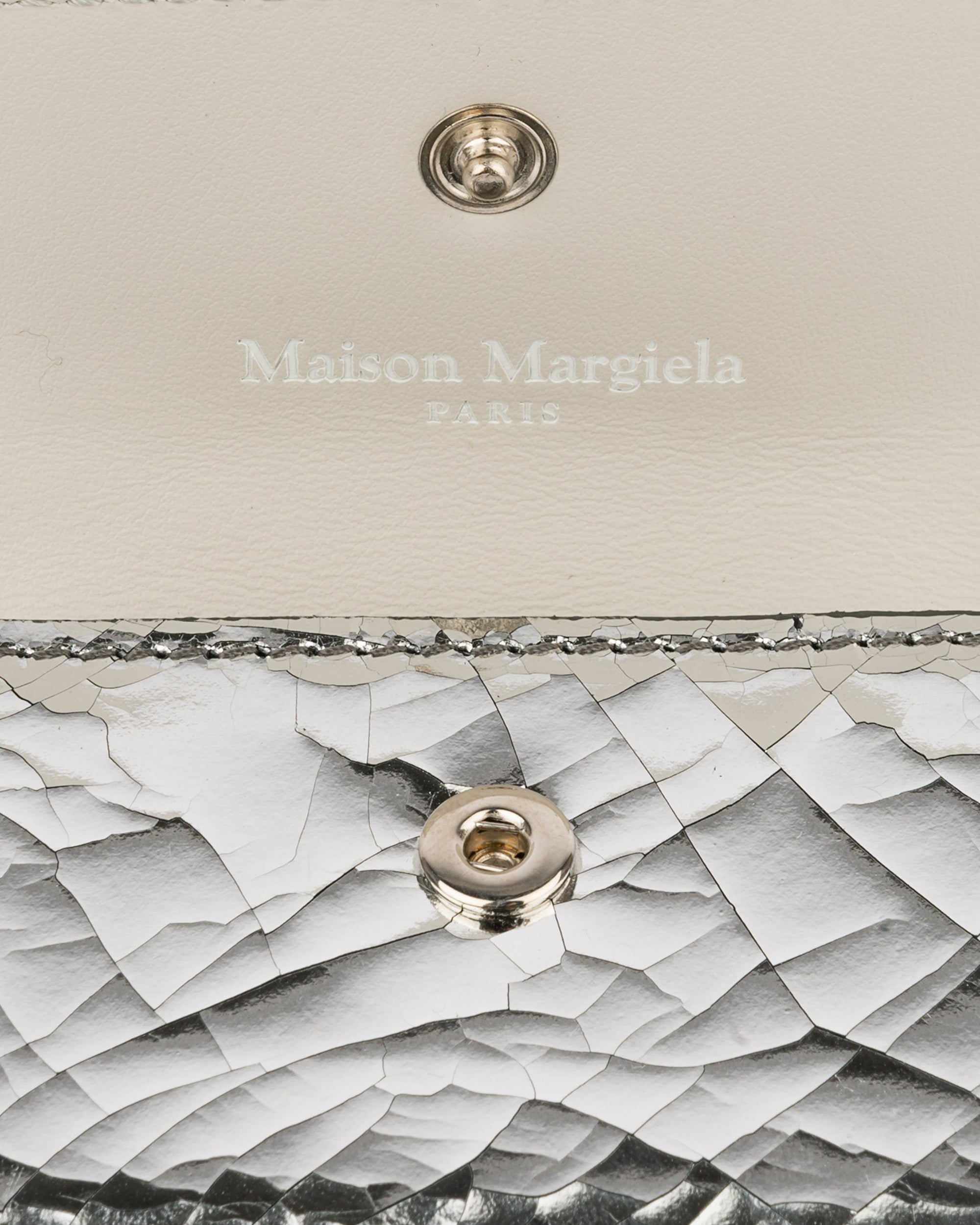 Оригінальна Mirror Airpod Pro Case In Silver Maison margiela – вид ззаду
