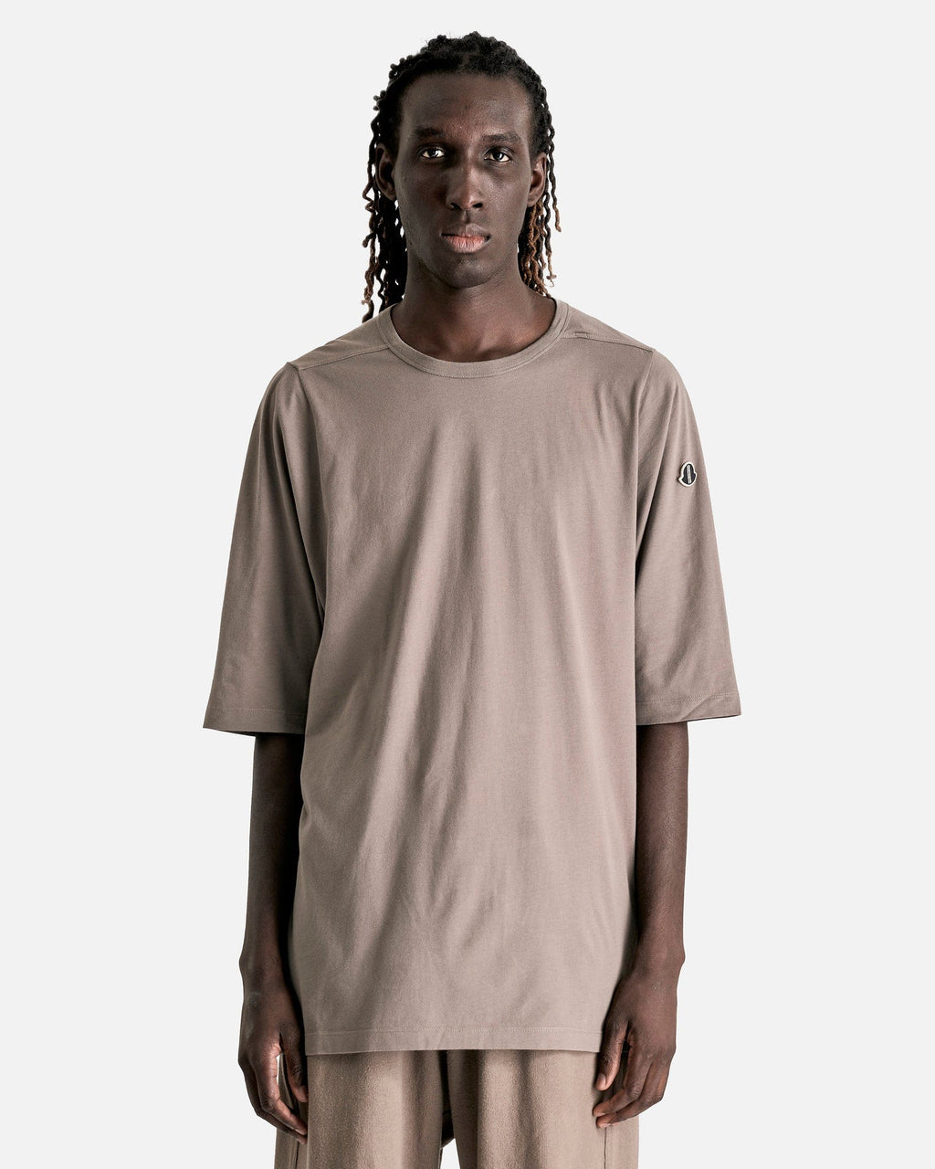 Оригінальна Moncler Crewneck Short Sleeve T In Dust Rick owens – боковий вид