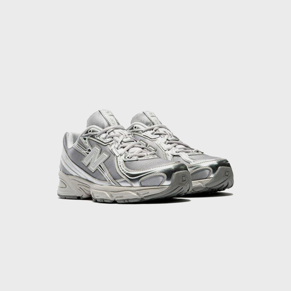 740 Metallic Silver New balance – Гарантія оригінальності – вид ззаду