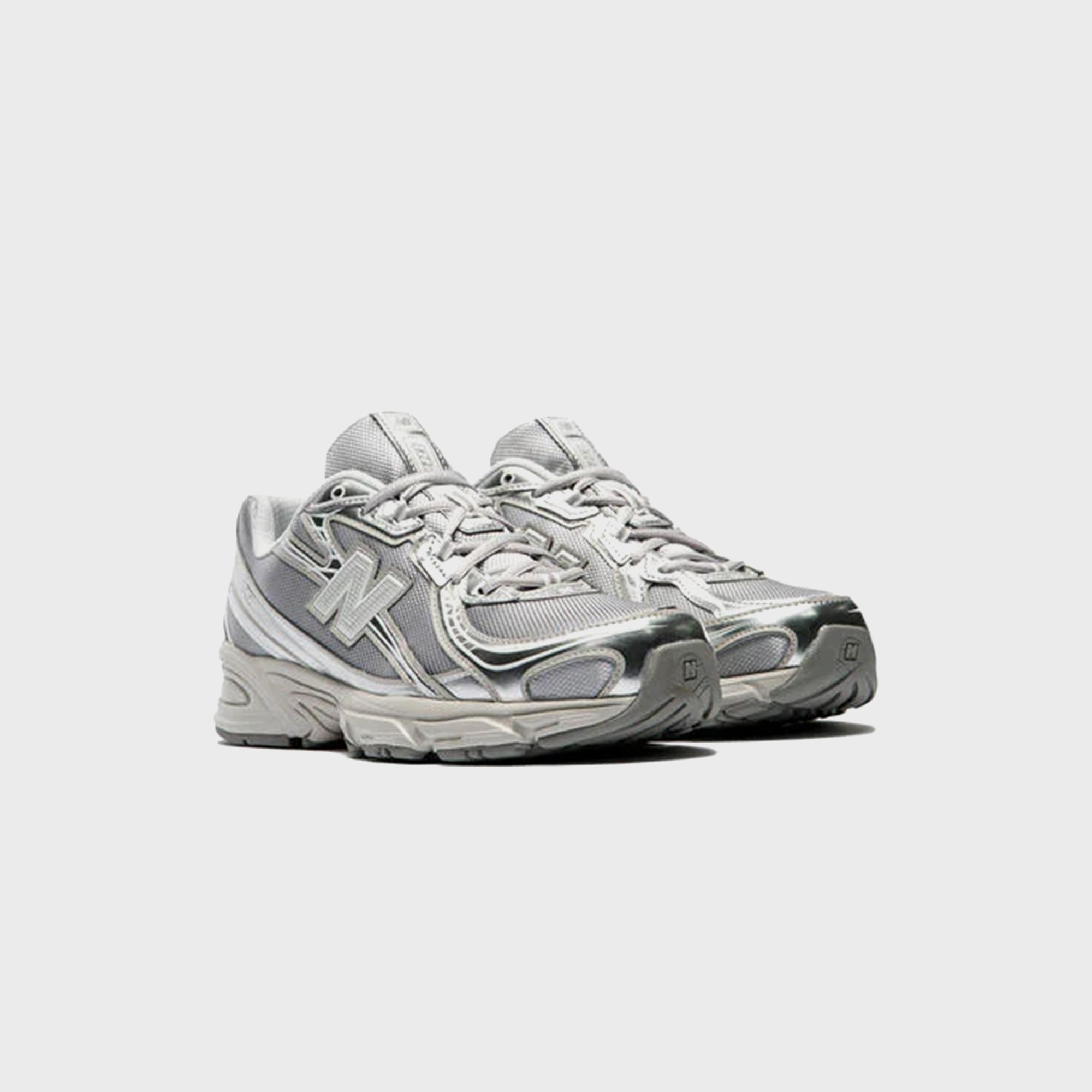 740 Metallic Silver New balance – Гарантія оригінальності – вид ззаду