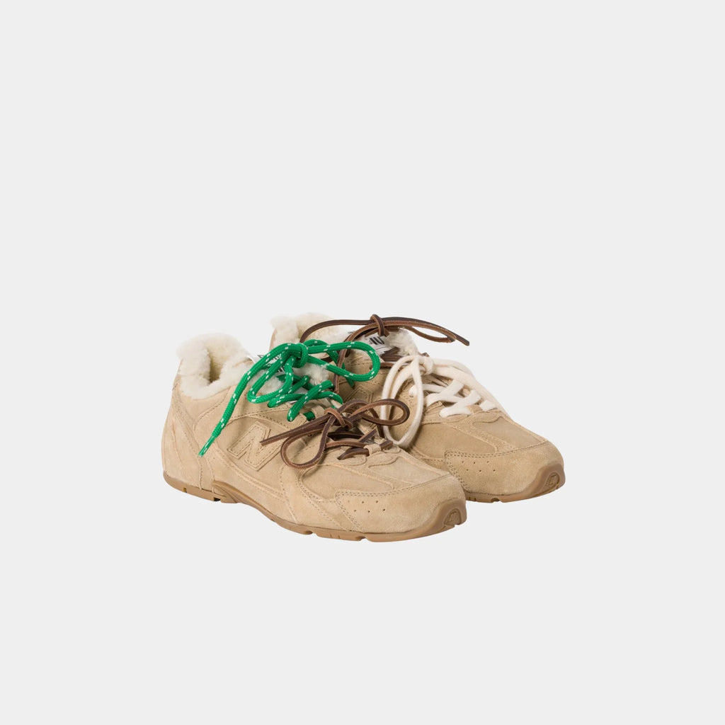 Оригінальна New Balance X Miu Miu 530 Sl Bleached Leather Sneakers Miu miu – боковий вид