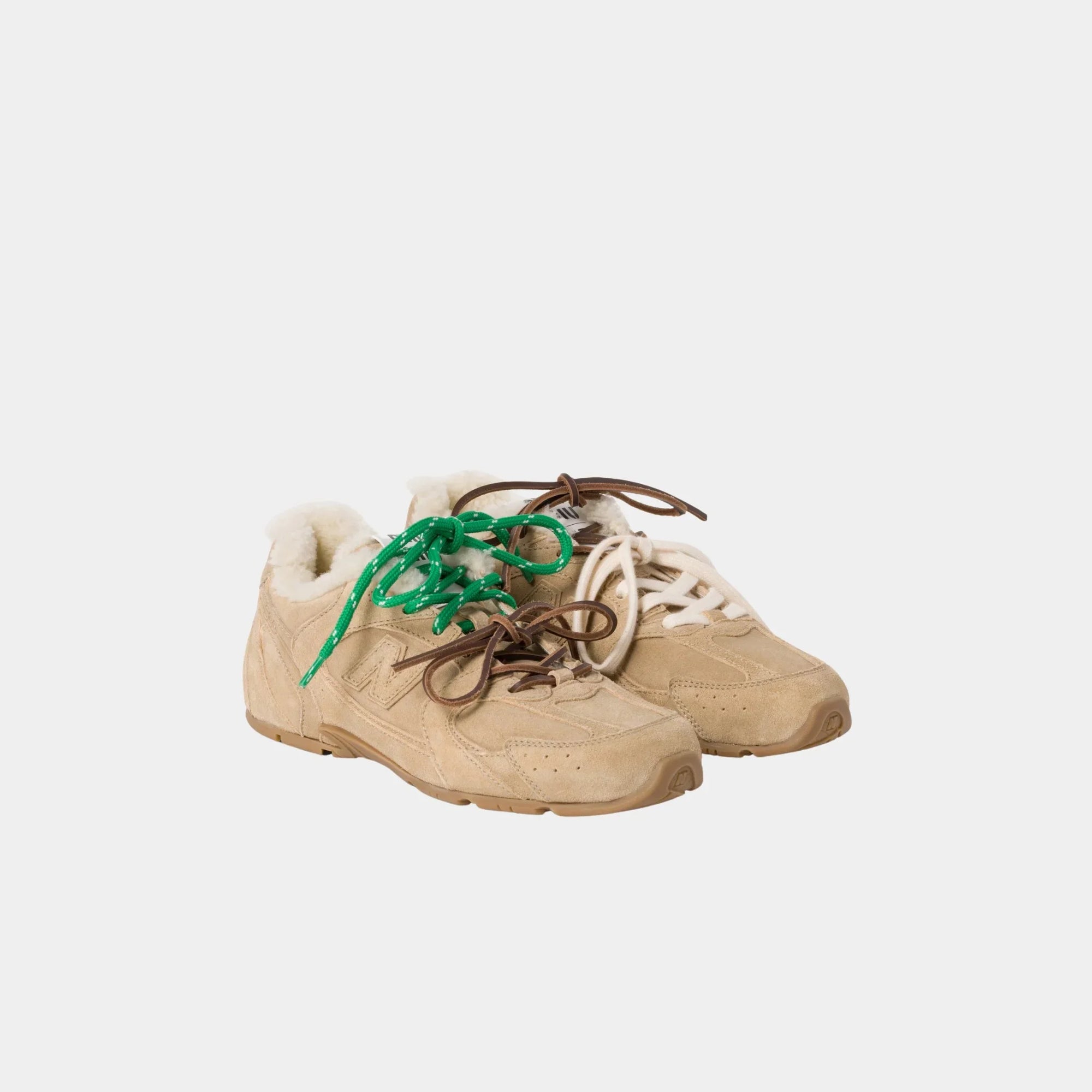 Оригінальна New Balance X Miu Miu 530 Sl Bleached Leather Sneakers Miu miu – боковий вид