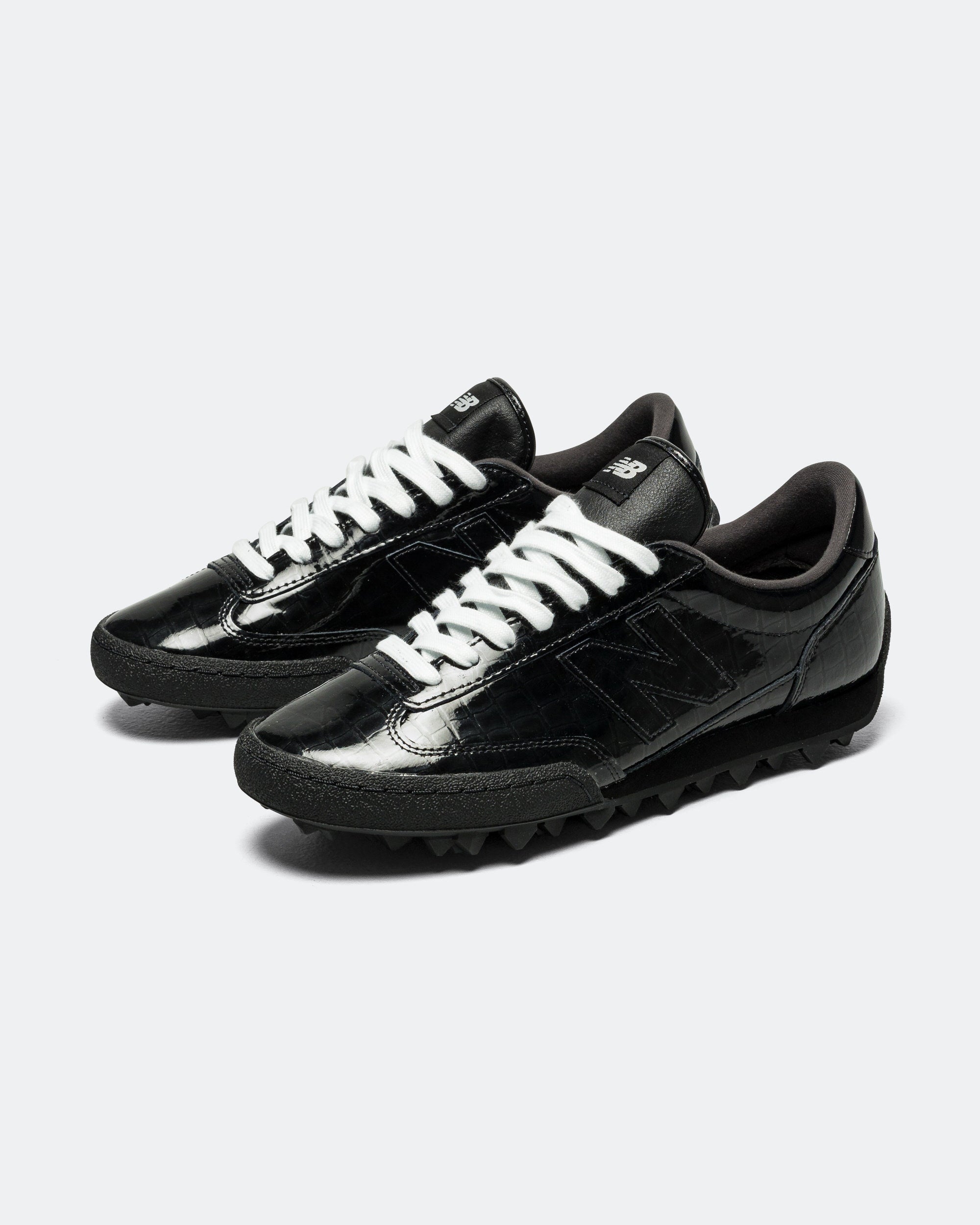 Ugtr2sv New balance оригінал – Купити в Україні – вид ззаду