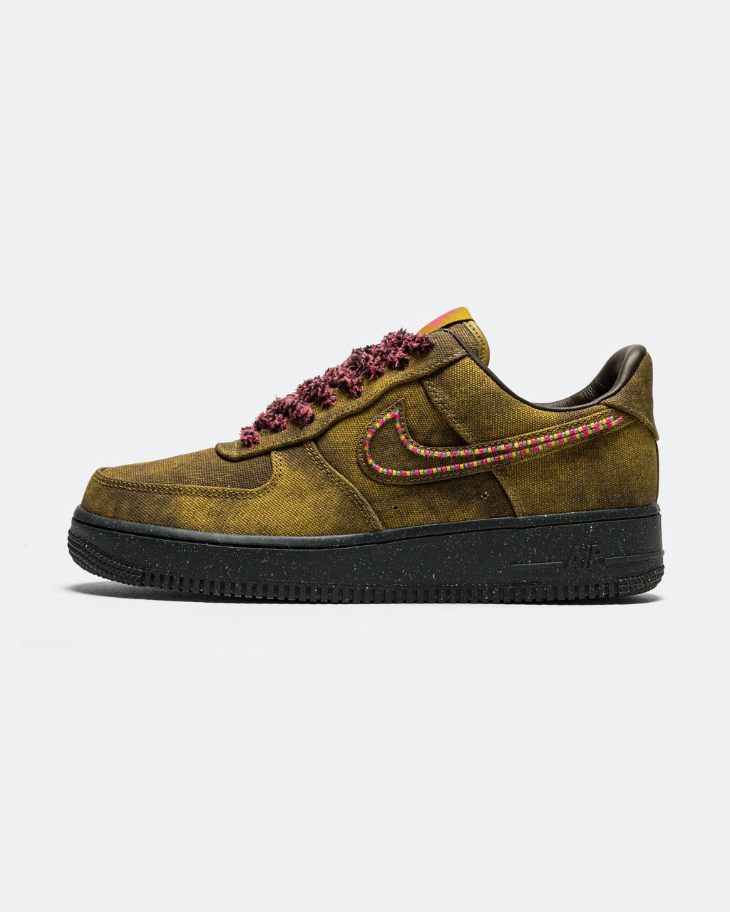 Оригінальна Air Force 1 Low 07 Qs Boucle Desert Moss Nike – боковий вид