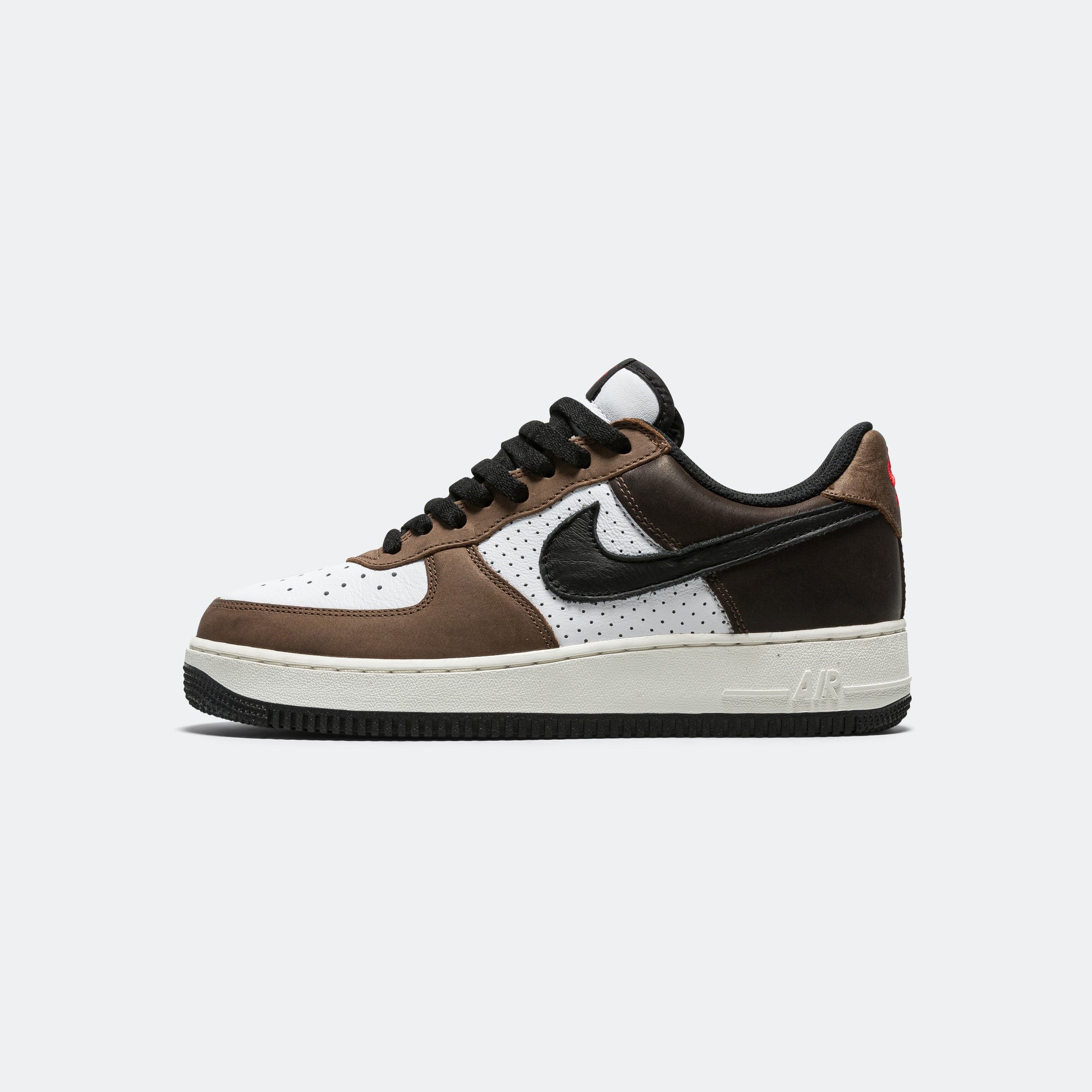 Оригінальна Air Force 1 Low Retro Nike – боковий вид