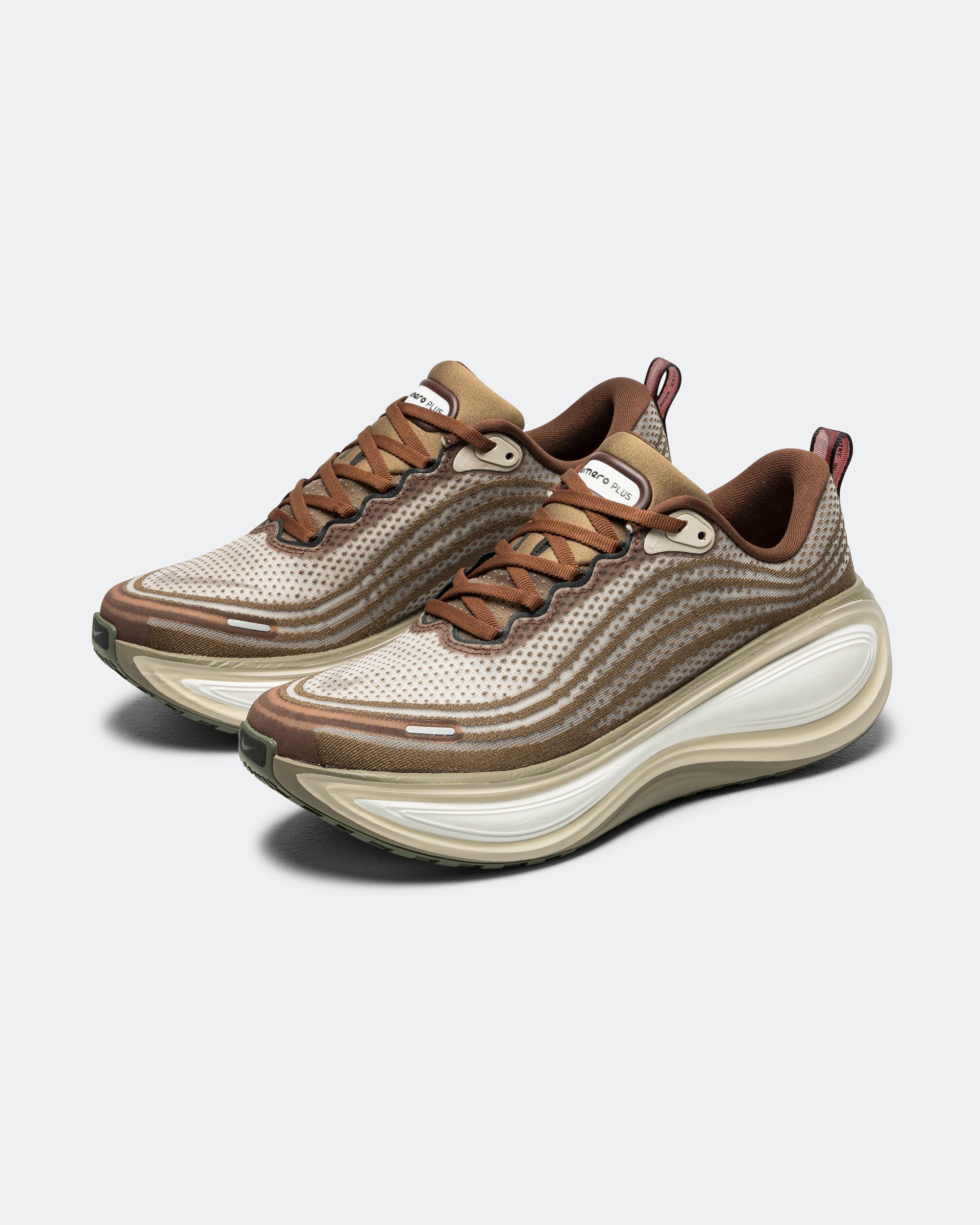 Оригінальна Vomero Plus Qs Nike – вид ззаду