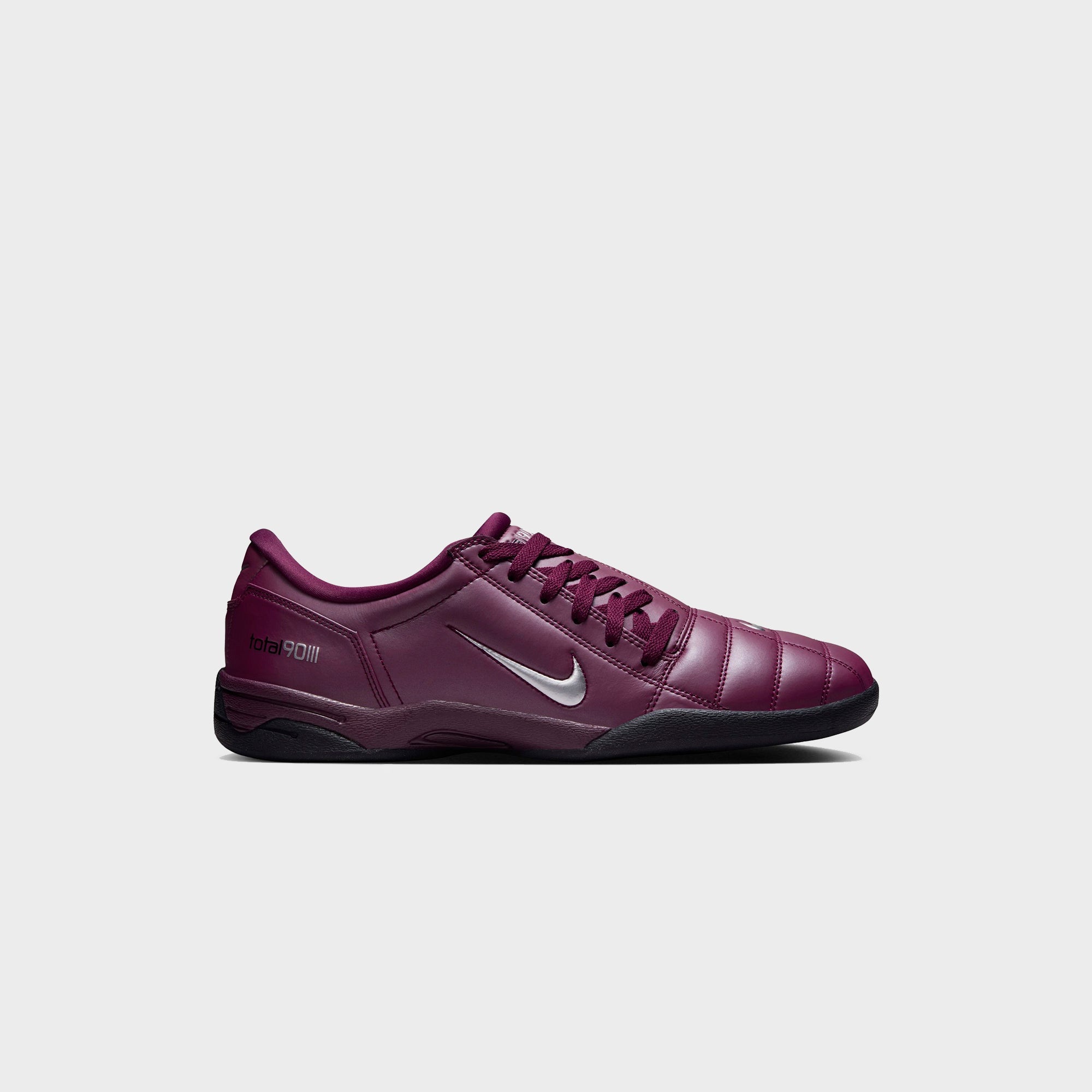 Total 90 III Bordeaux Nike оригінал – Купити в Україні – боковий вид