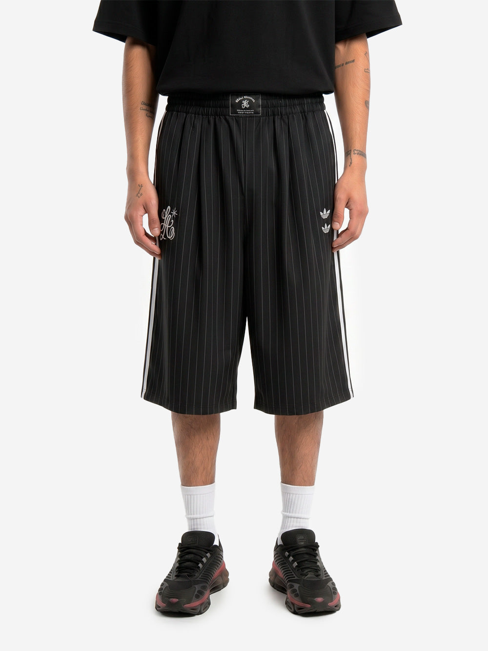 Оригінальна Pinstripe Wool-Blend Shorts X Willy Chavarria Adidas – детальний вид
