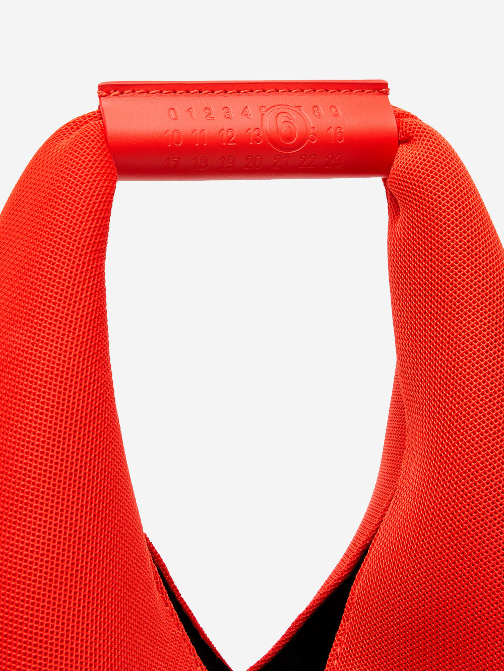 Japanese Classic Small Handbag In Red Mesh Maison margiela – Гарантія оригінальності – збільшений вид