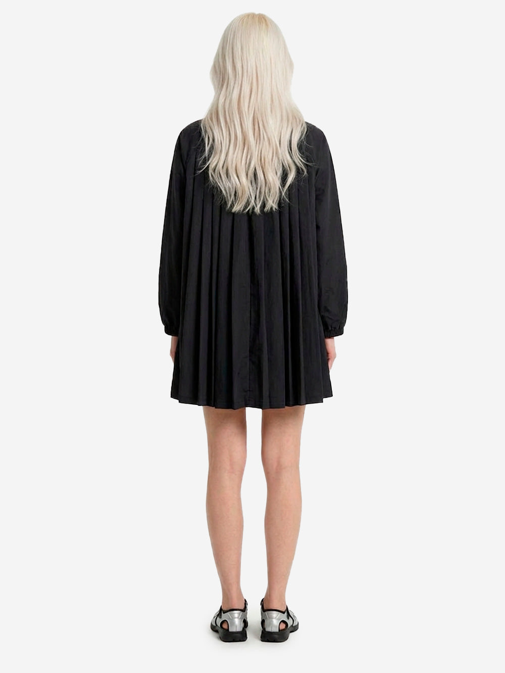 Black Long Sleeve Oversized Mini Dress With Pleats Nike оригінал – Купити в Україні – збільшений вид