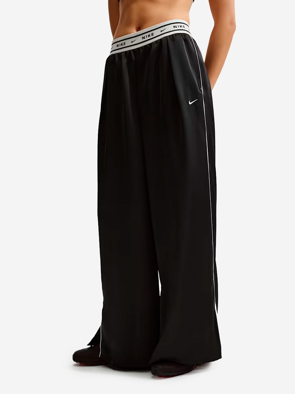 Оригінальна Black Relaxed Fit Satin Pants Nike – детальний вид