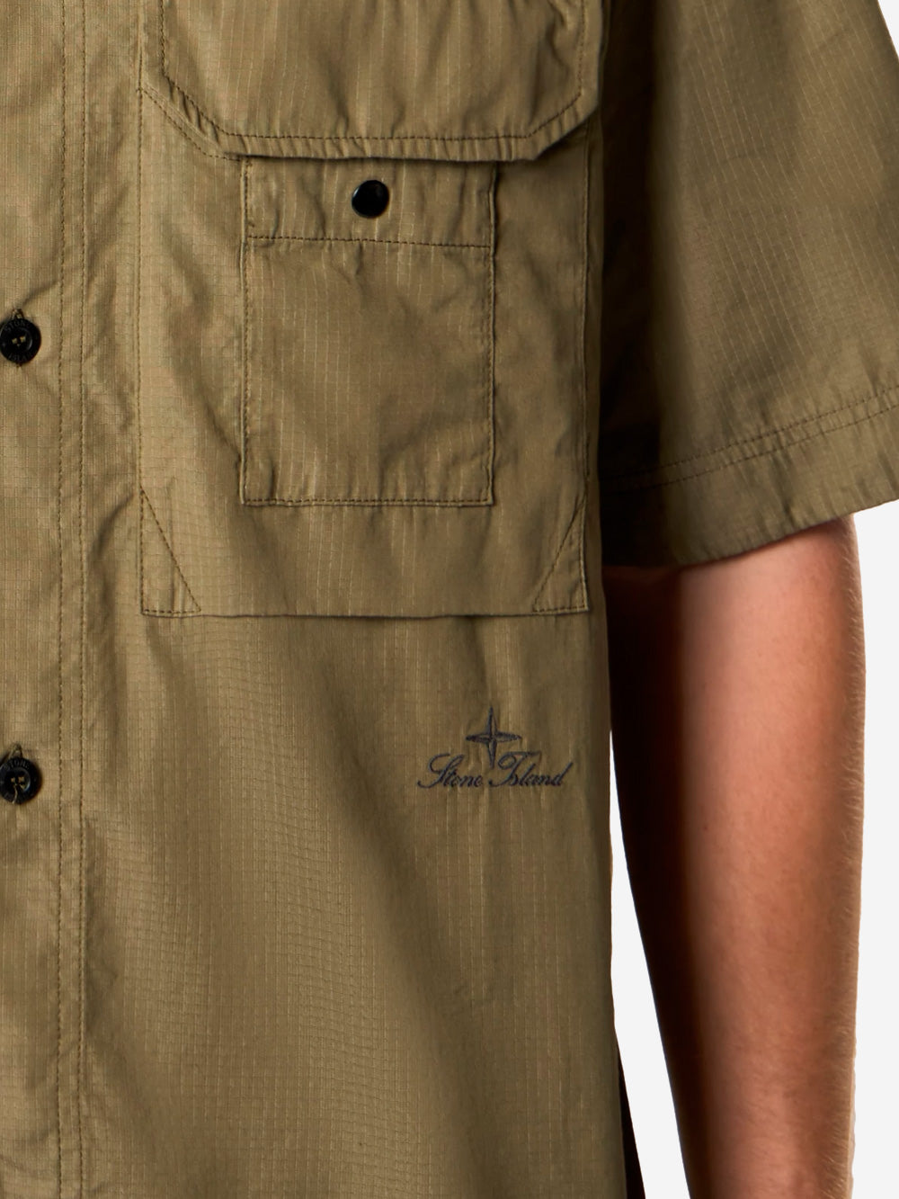 Оригінальна Green Micro Ripstop Short Sleeve Shirt With Chest Pocket Stone island – детальний вид
