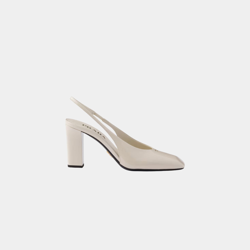 Оригінальна Patent Leather Slingback Pumps With Bound Leather Heel Prada – боковий вид